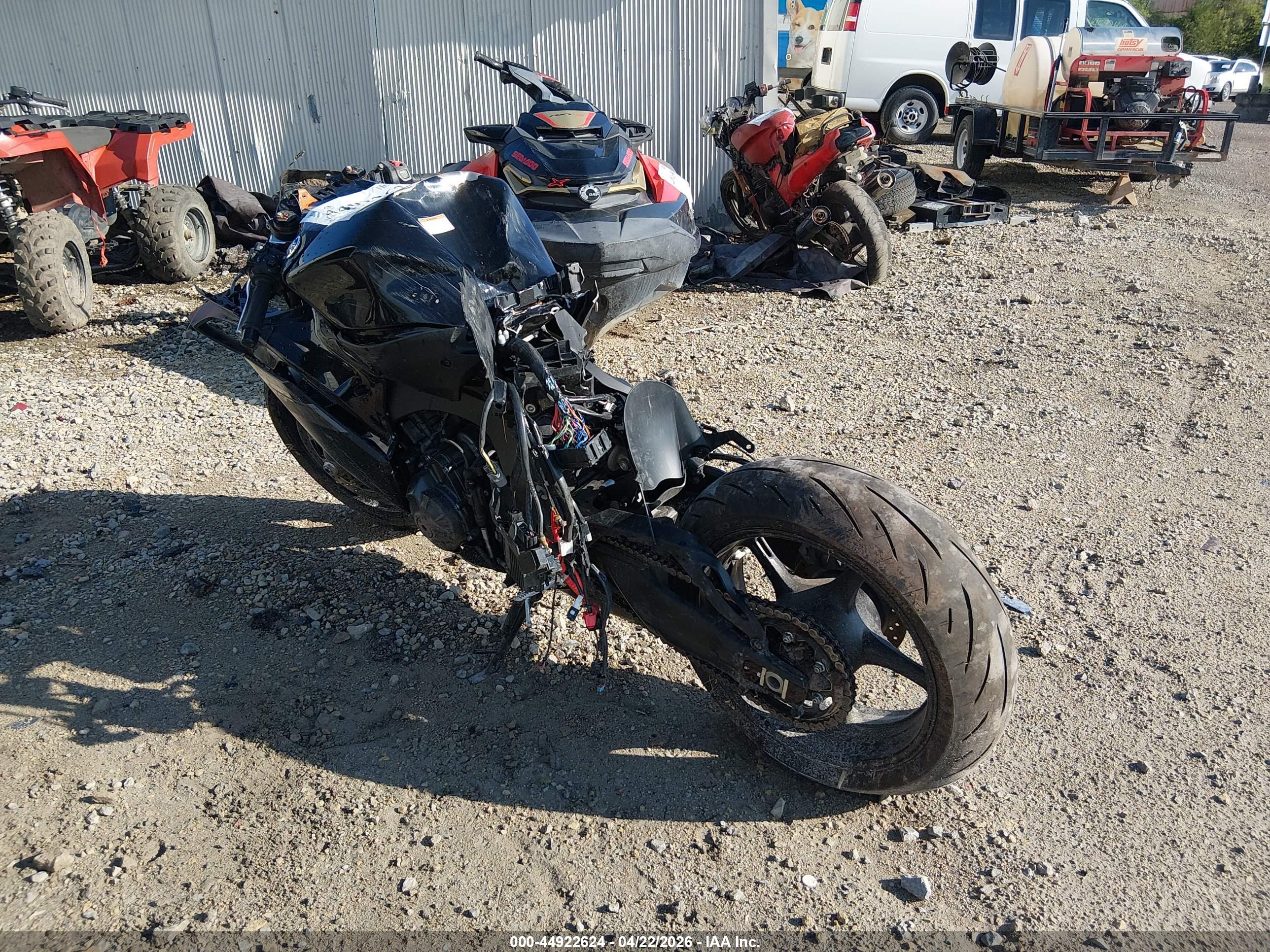 YAMAHA YZF890 image 3