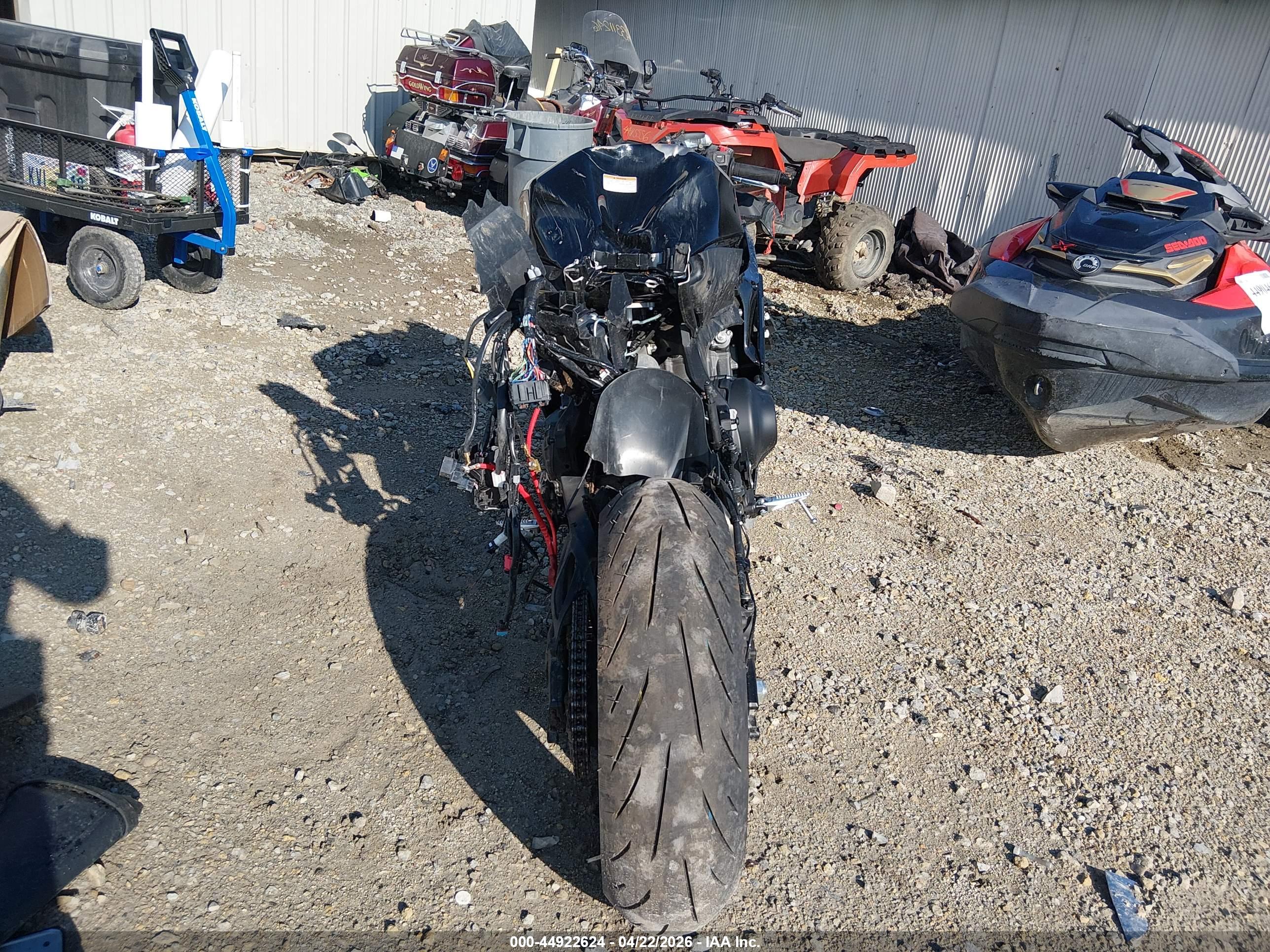 YAMAHA YZF890 image 6