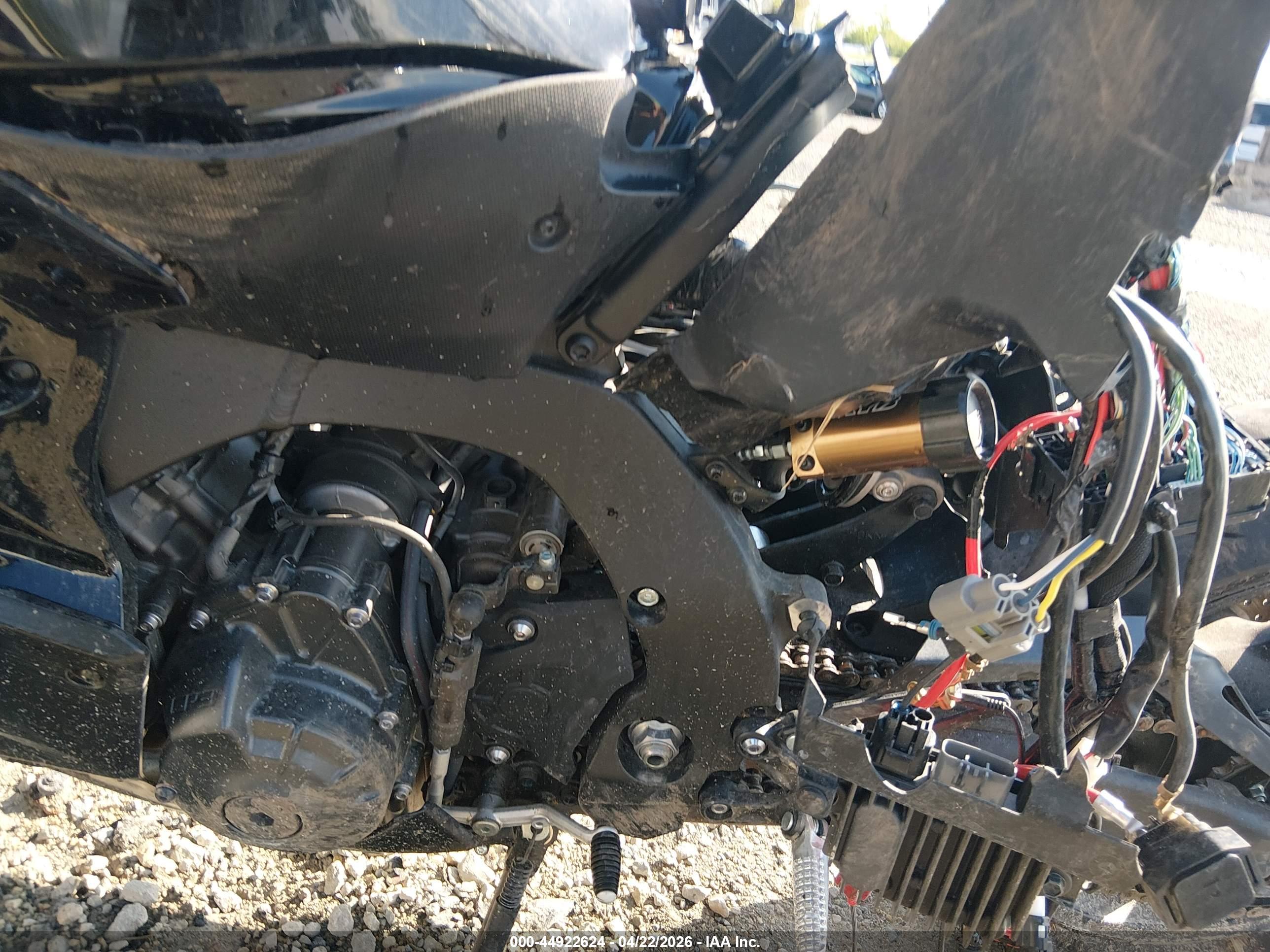 YAMAHA YZF890 image 9
