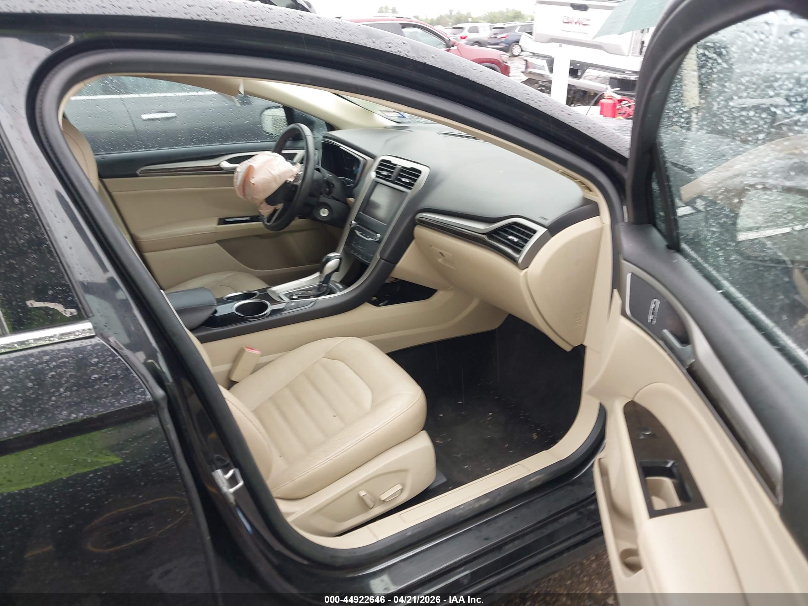 FORD FUSION image 5
