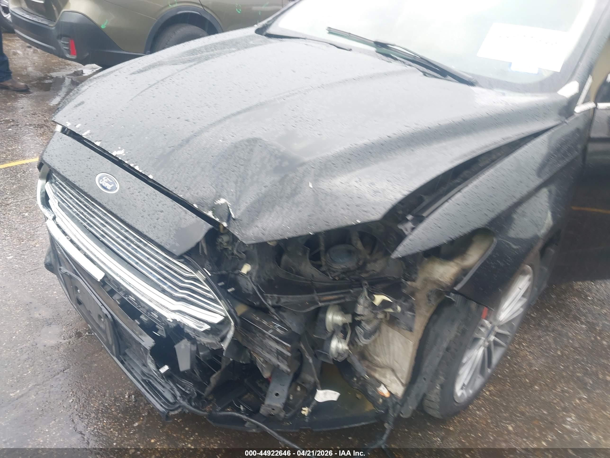 FORD FUSION image 6