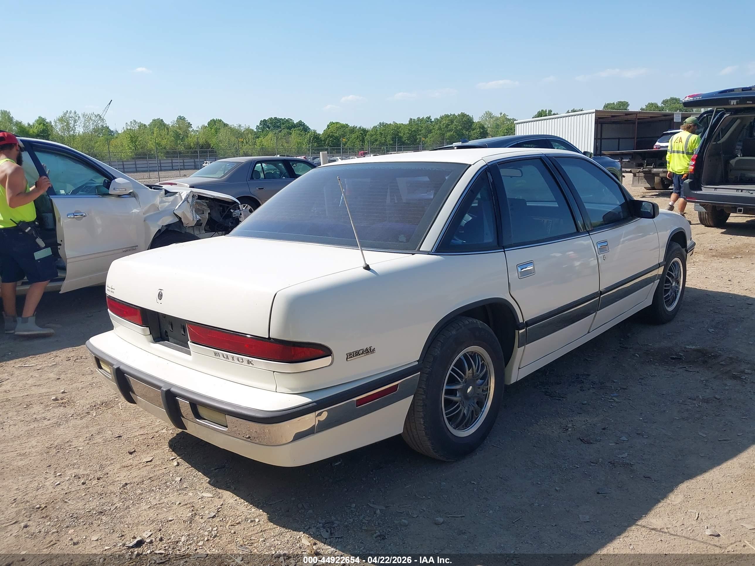 BUICK REGAL image 4