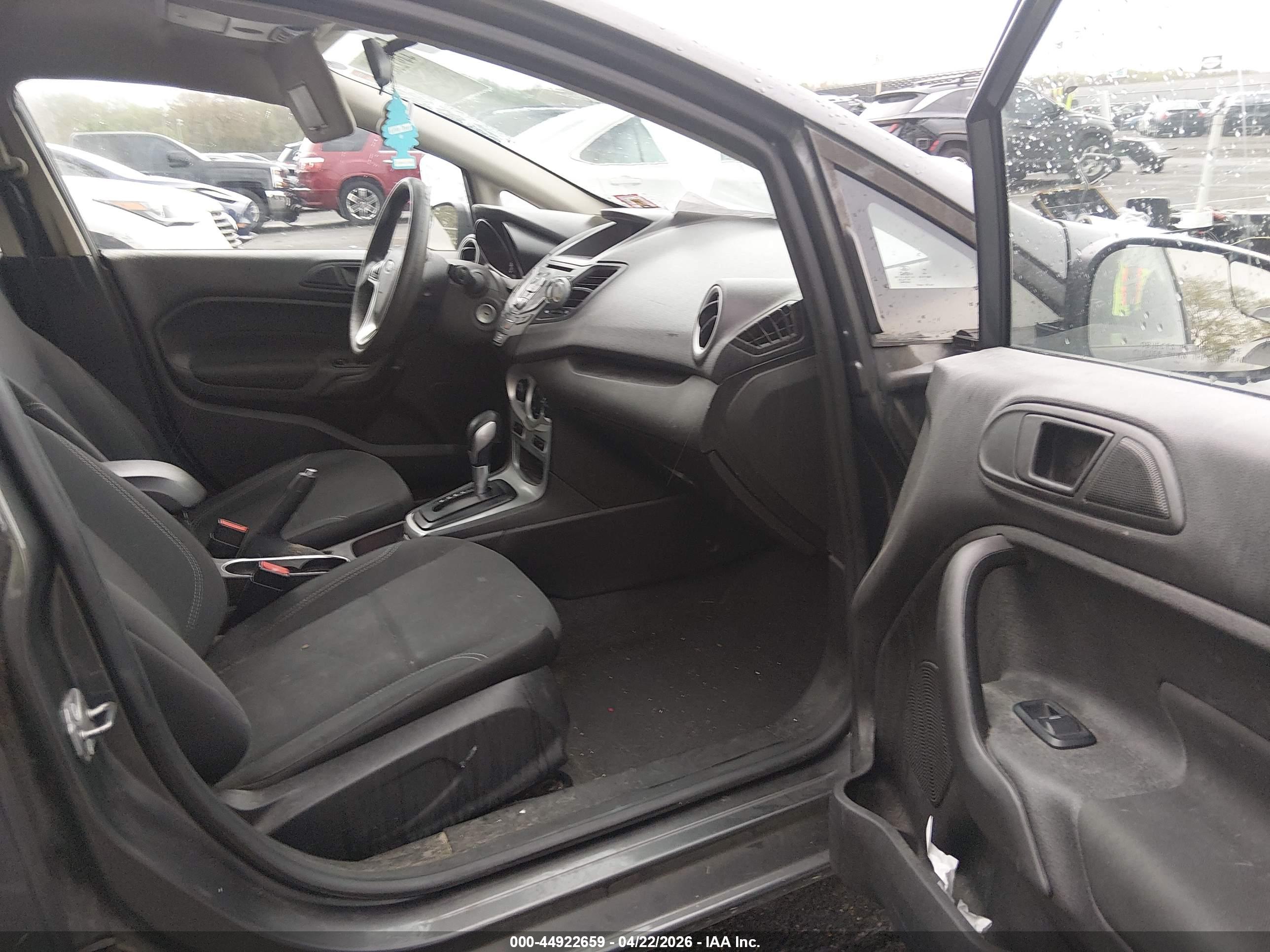 FORD FIESTA image 5