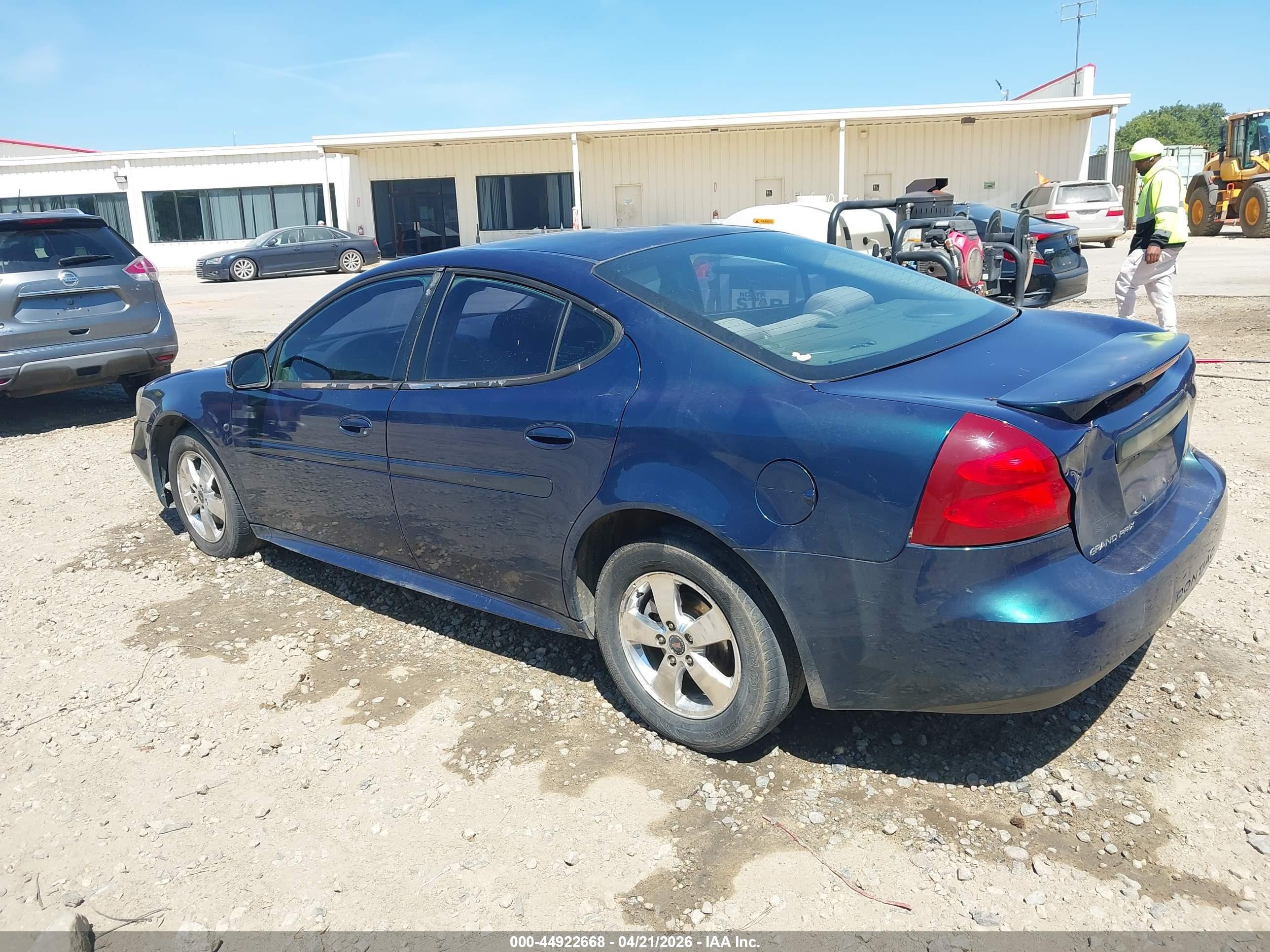 PONTIAC GRAND image 3