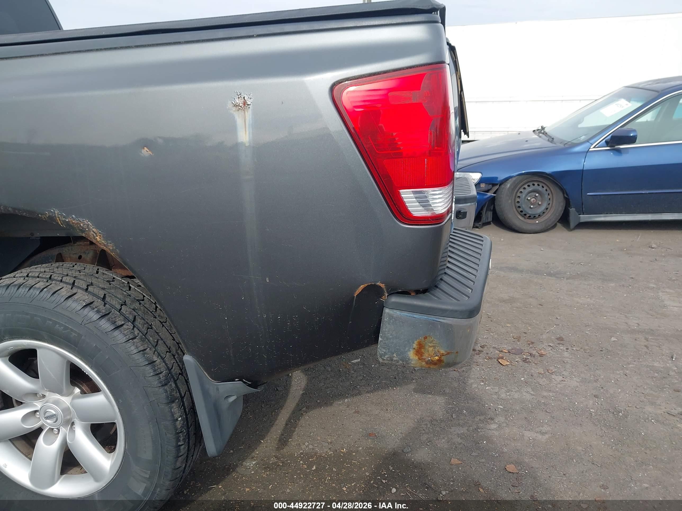 NISSAN TITAN image 6