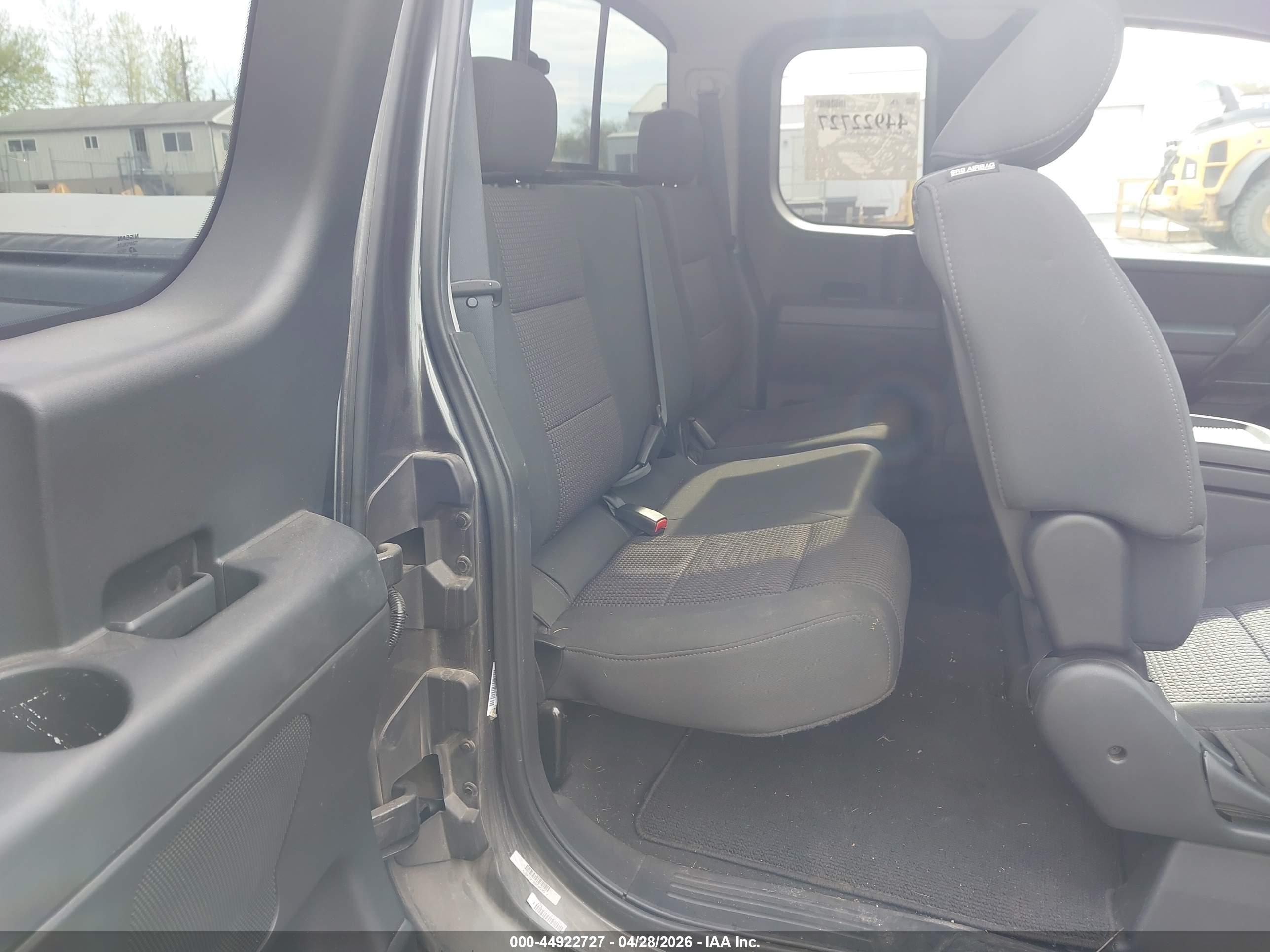 NISSAN TITAN image 8