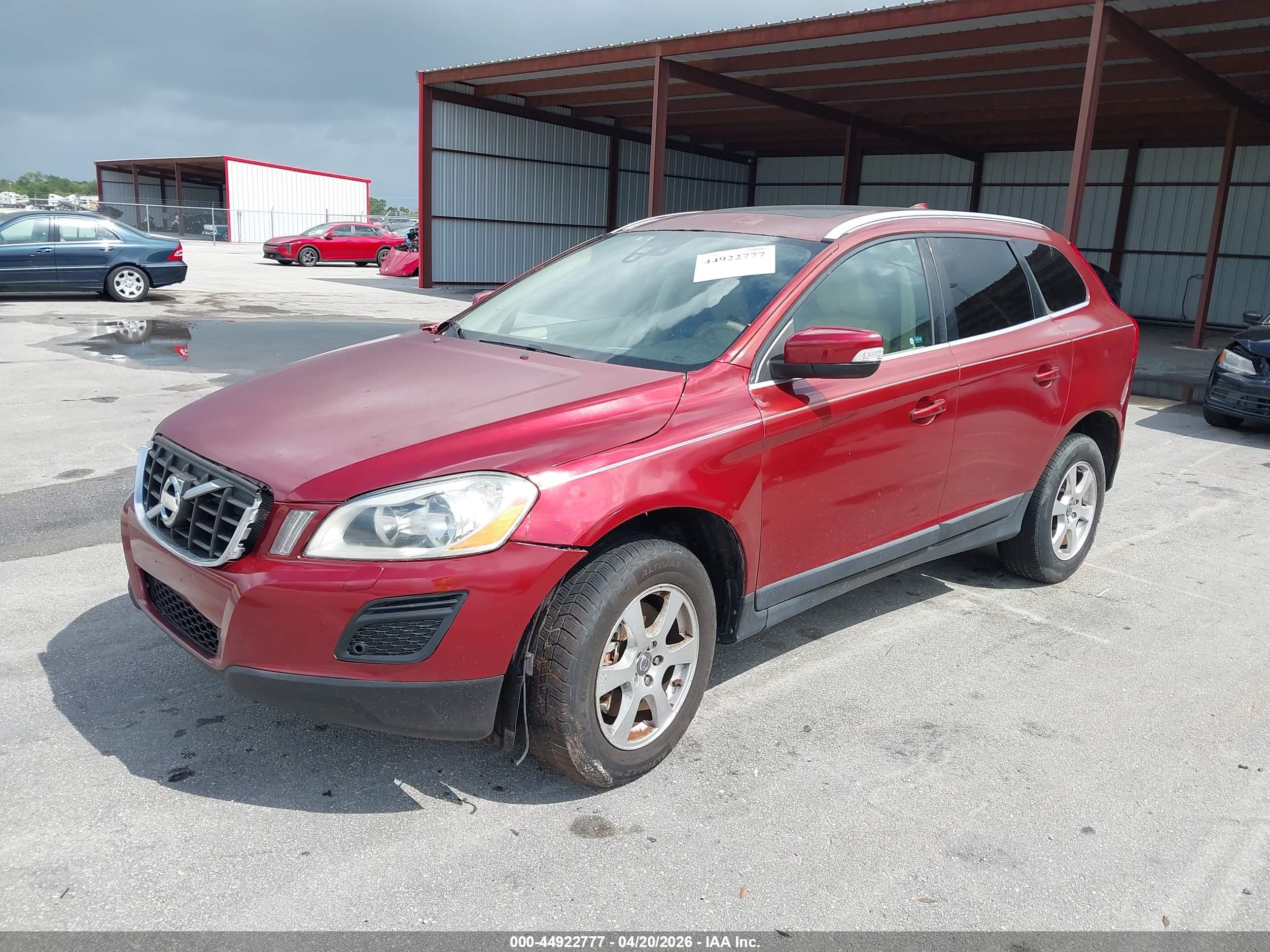 VOLVO XC60 image 2