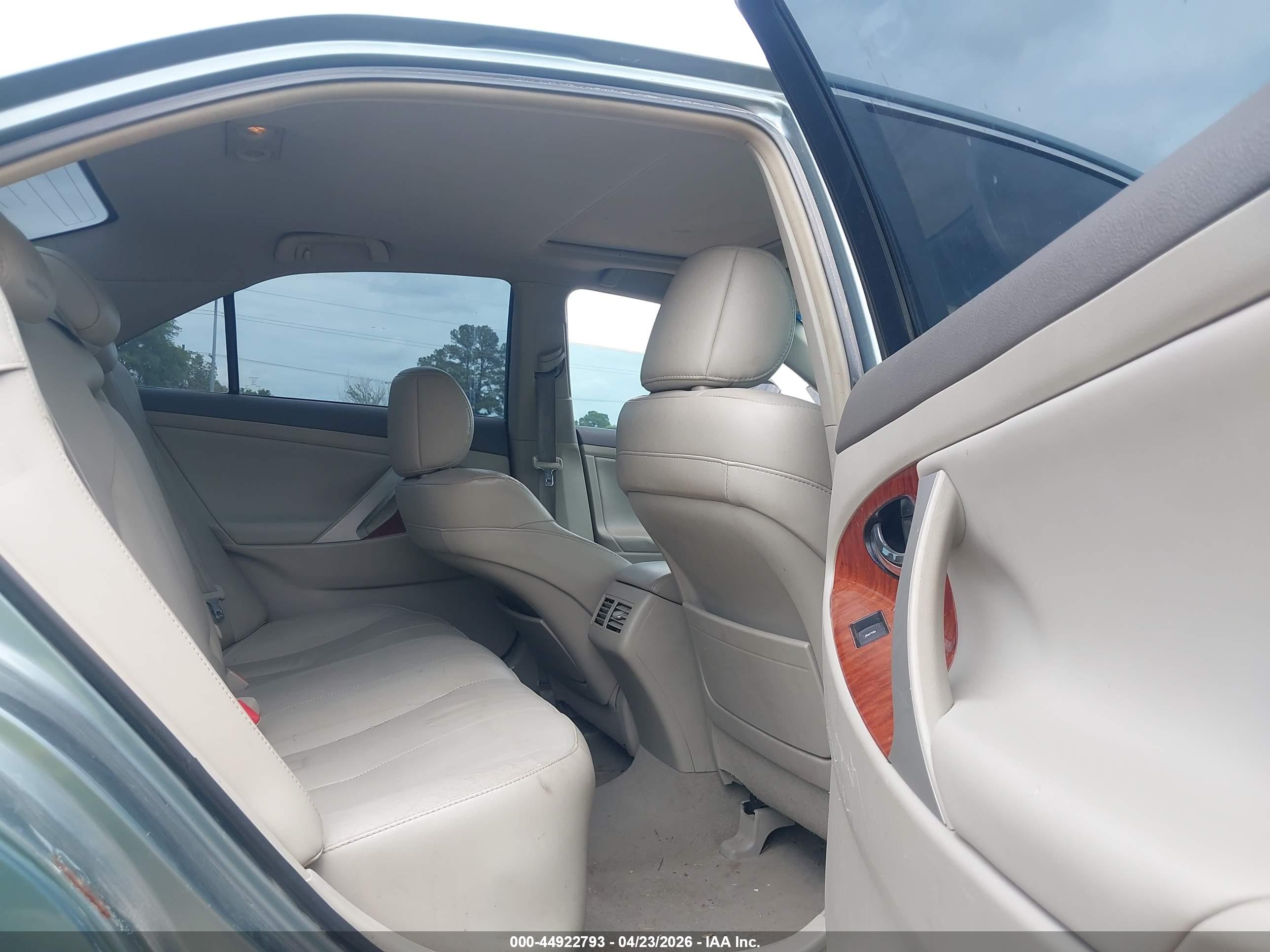 TOYOTA CAMRY image 8