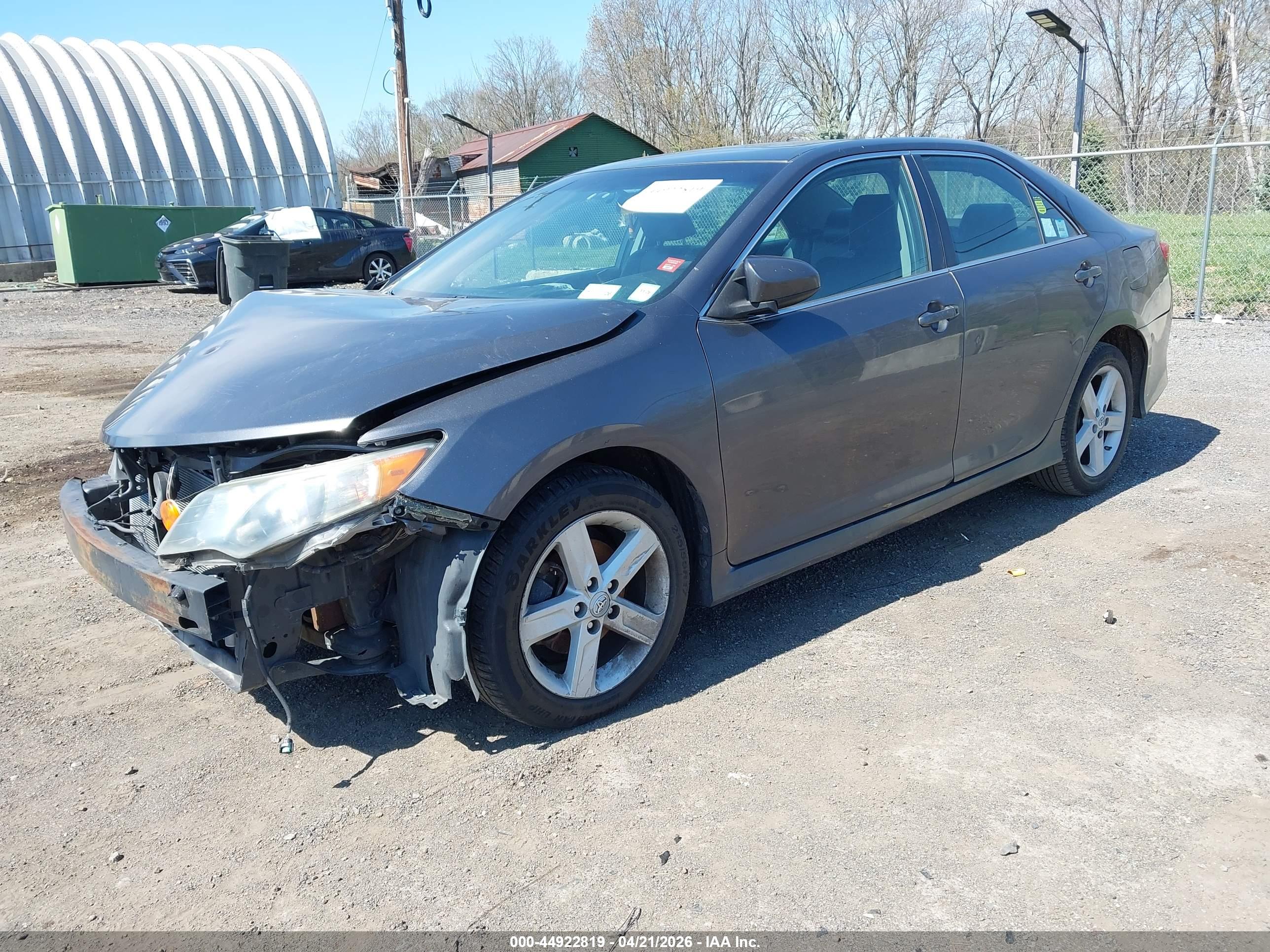 TOYOTA CAMRY image 2