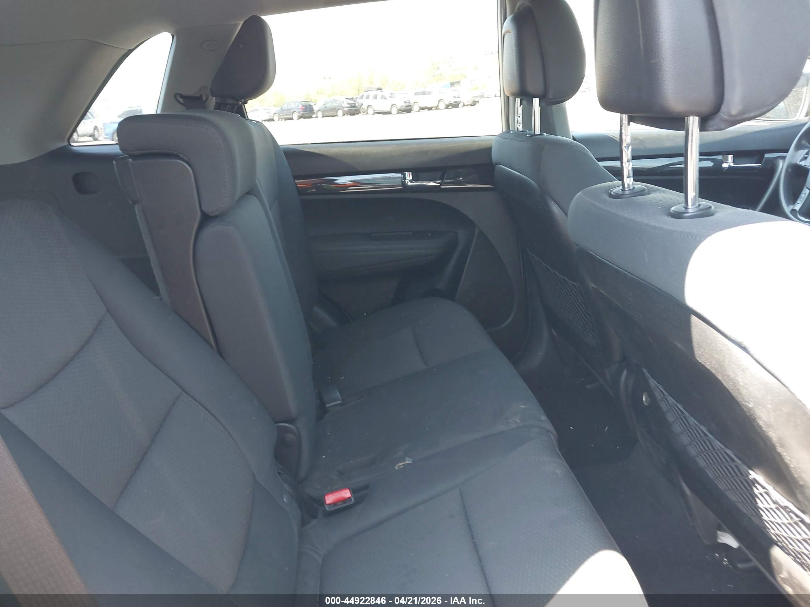 KIA SORENTO image 8