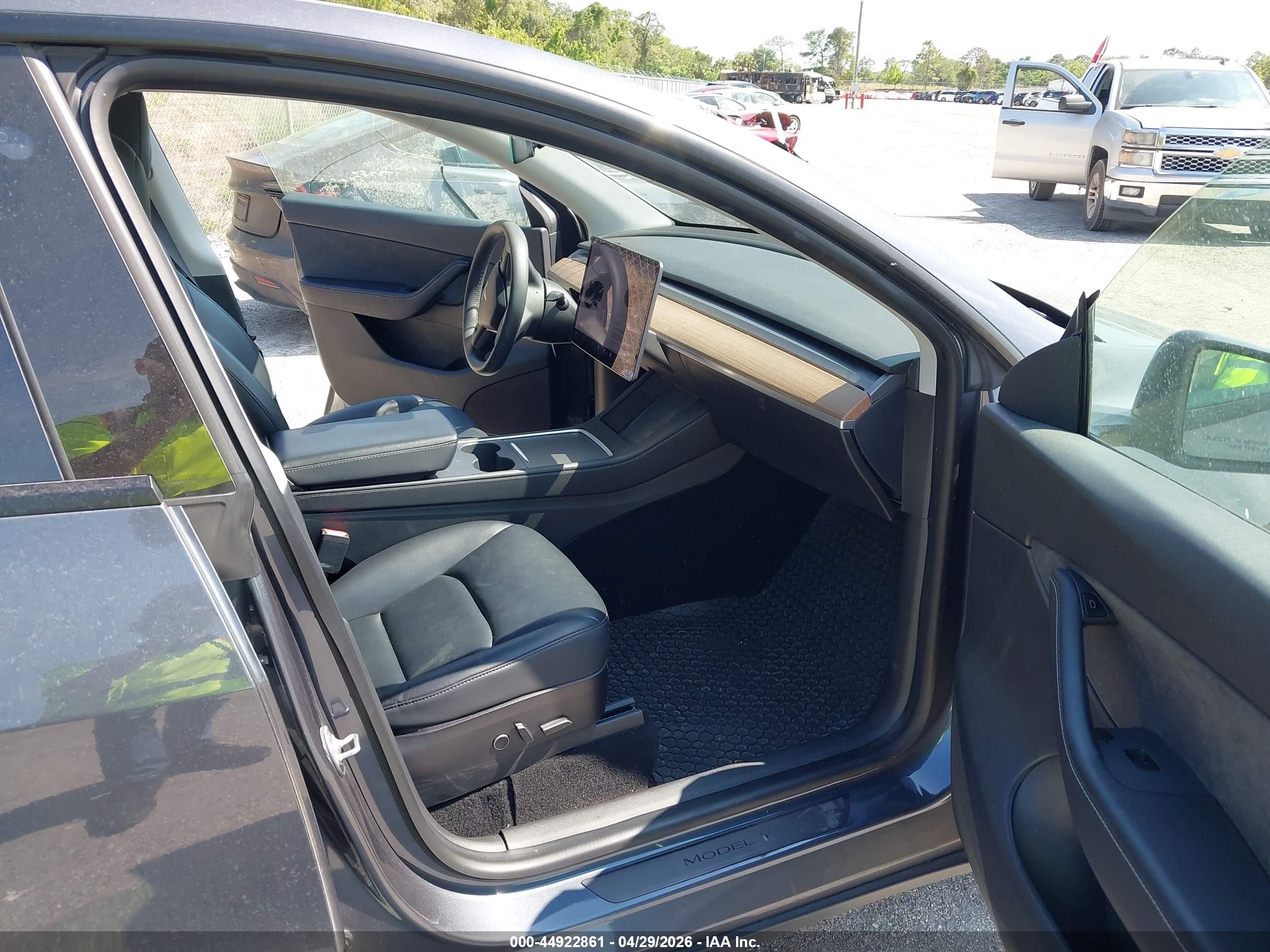 TESLA MODEL image 5