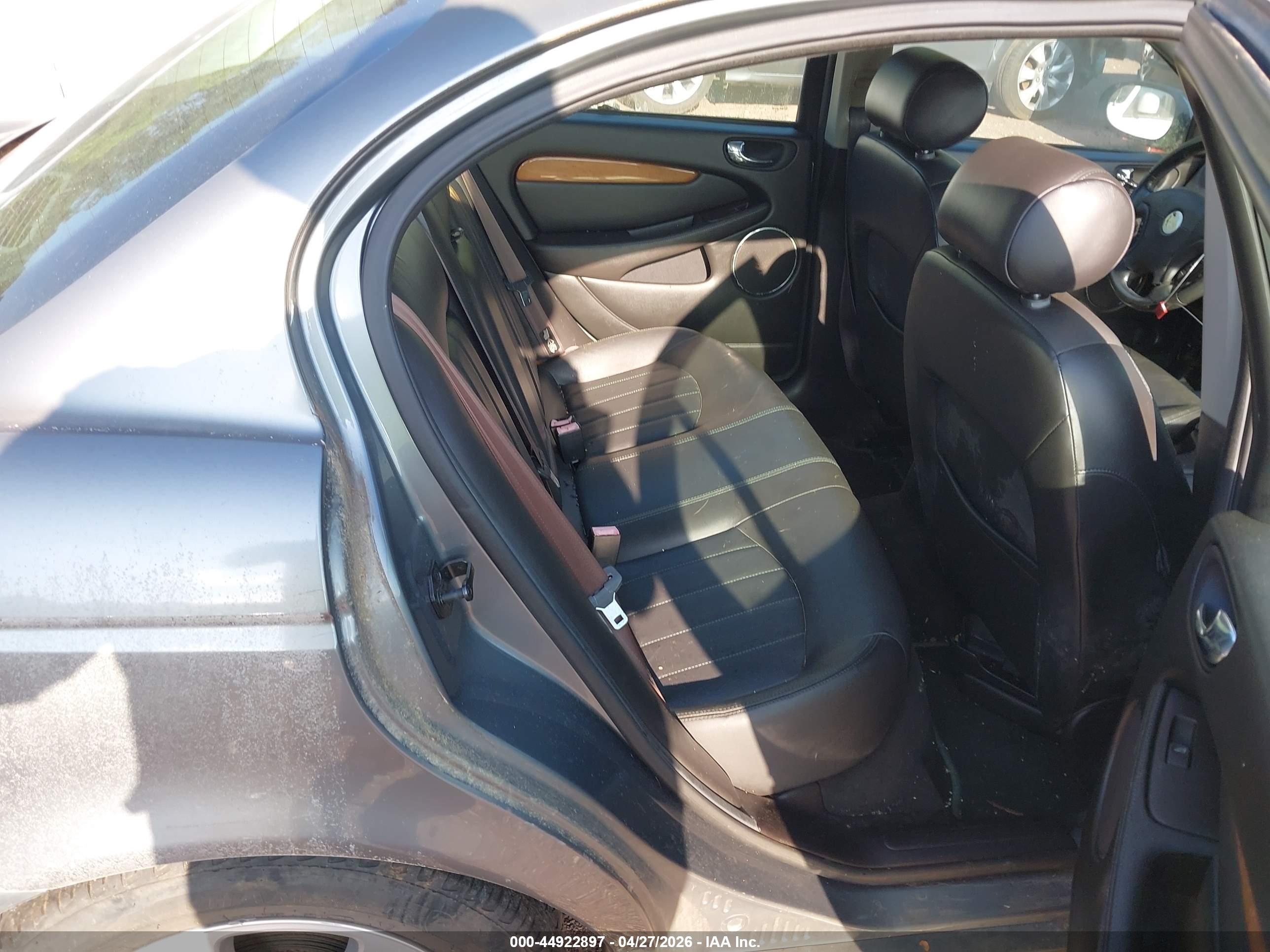 JAGUAR X-TYPE image 8