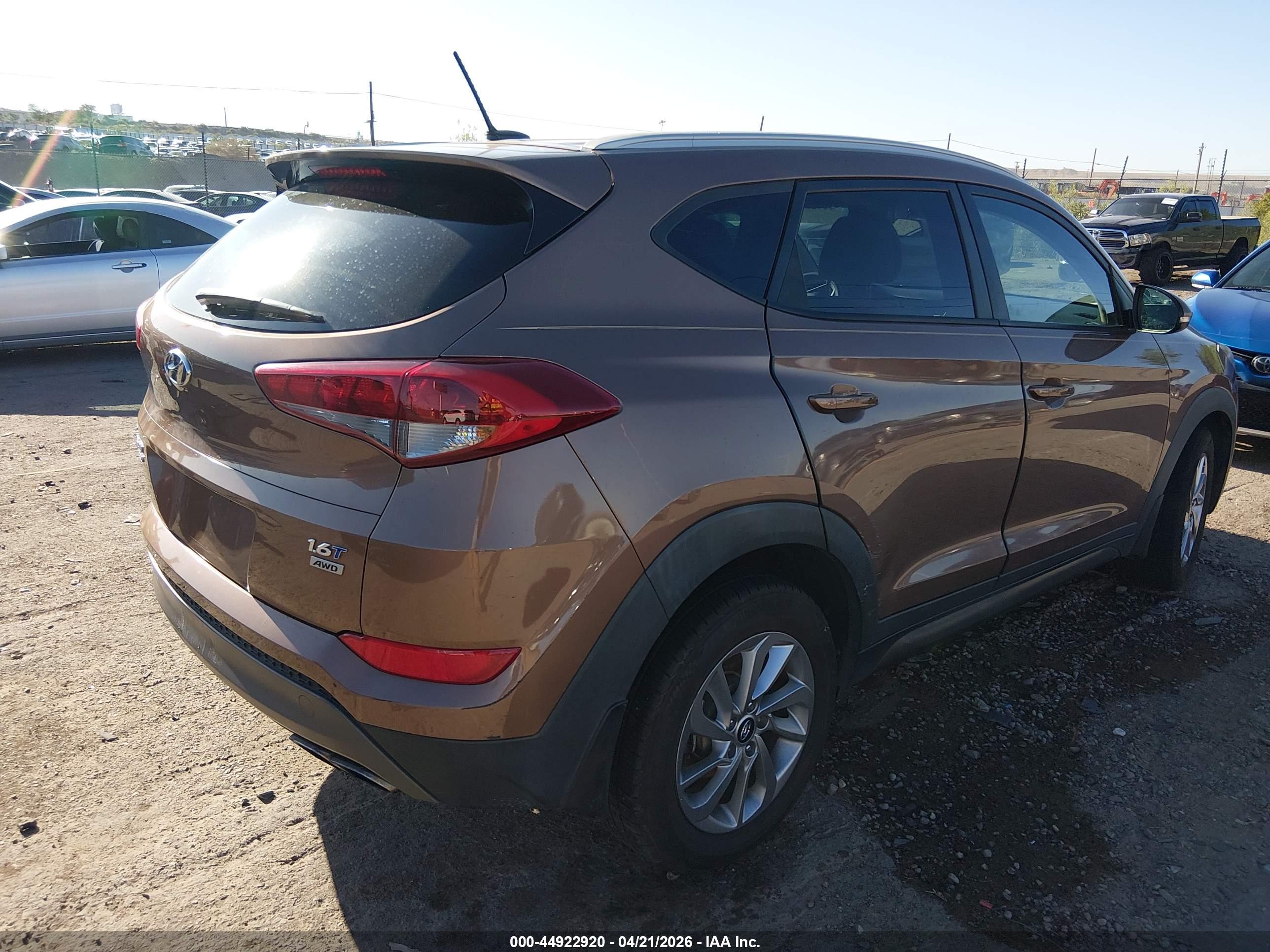 HYUNDAI TUCSON image 6