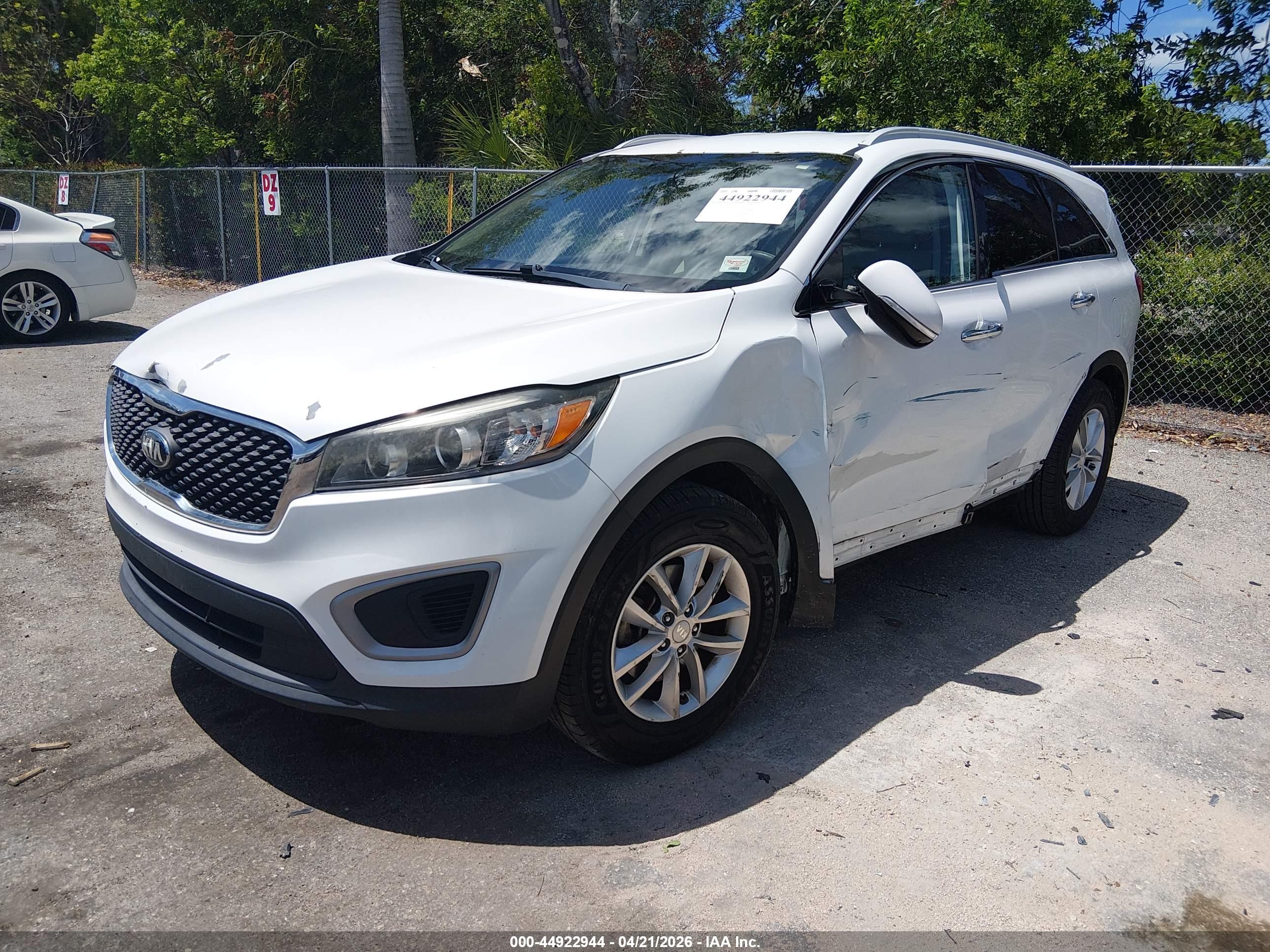 KIA SORENTO image 2