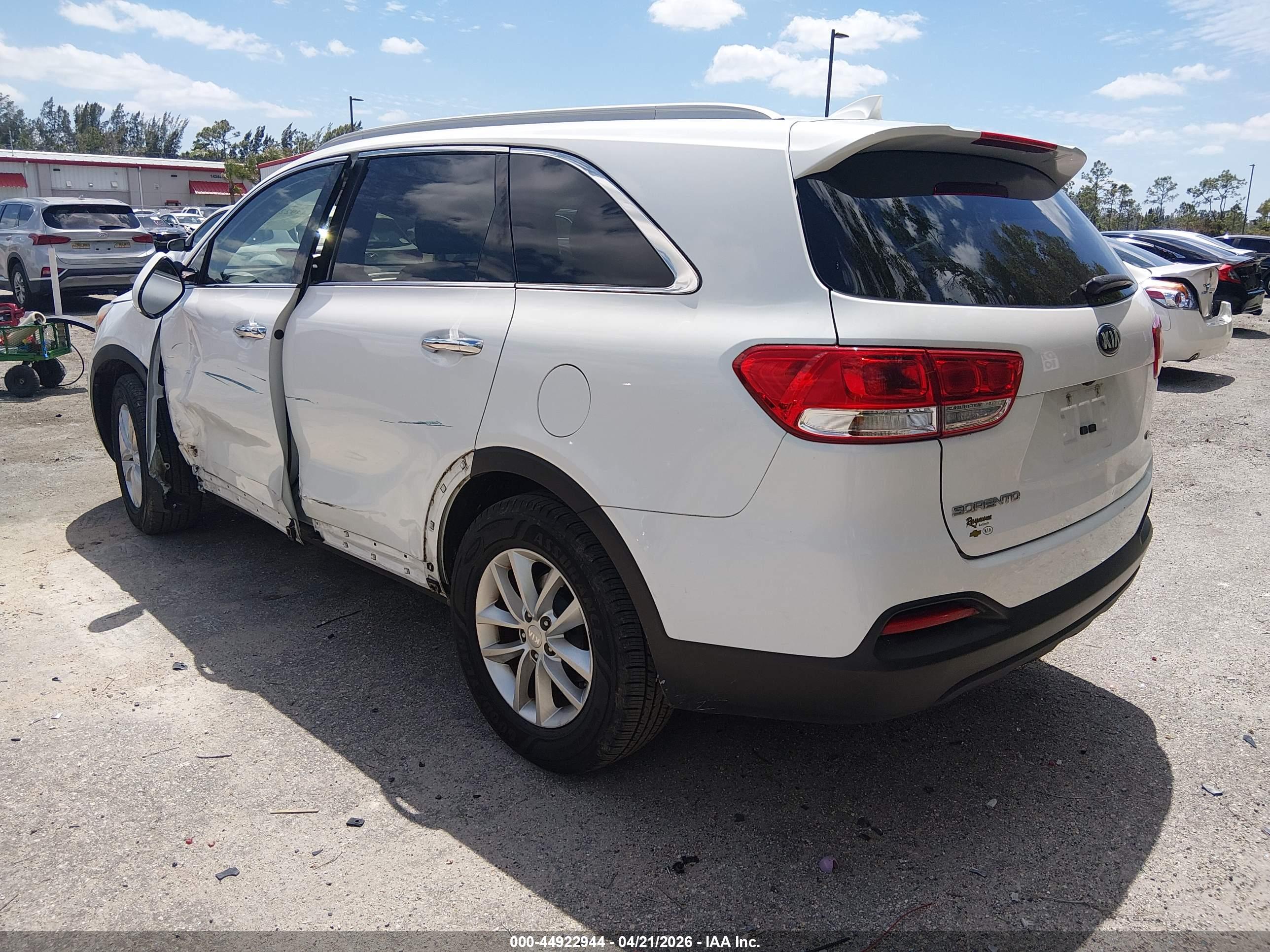 KIA SORENTO image 3