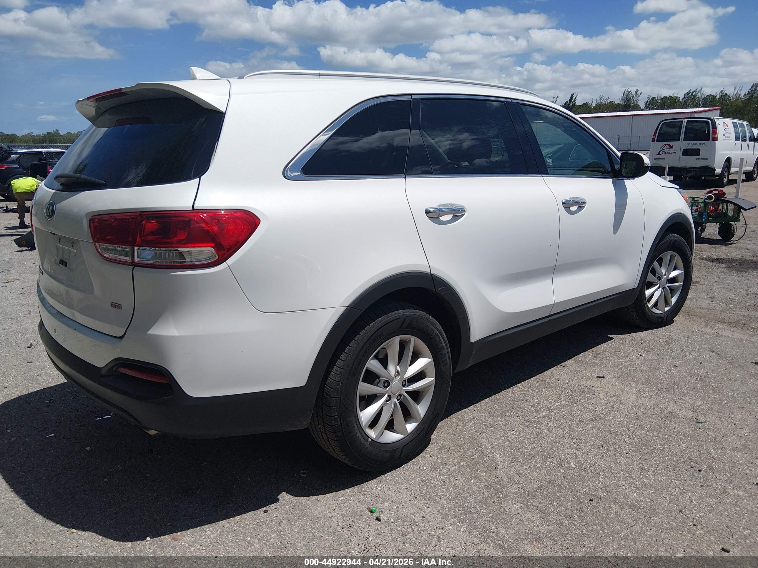 KIA SORENTO image 4