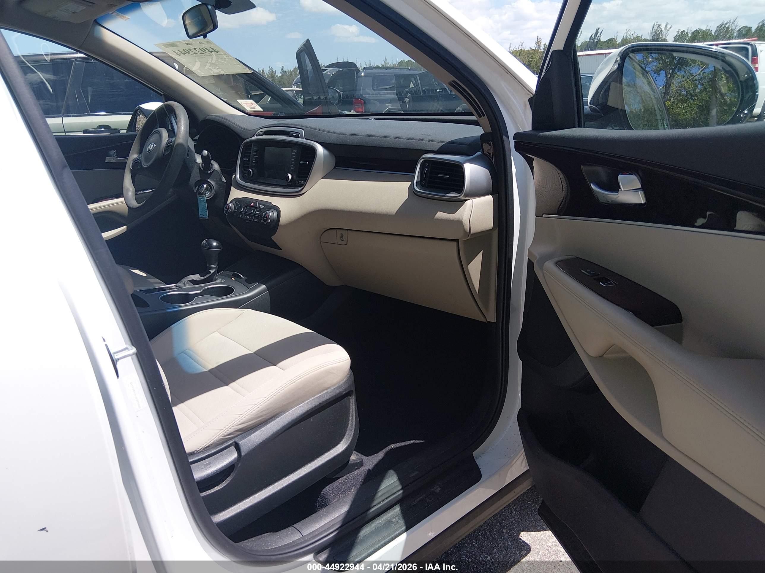 KIA SORENTO image 5