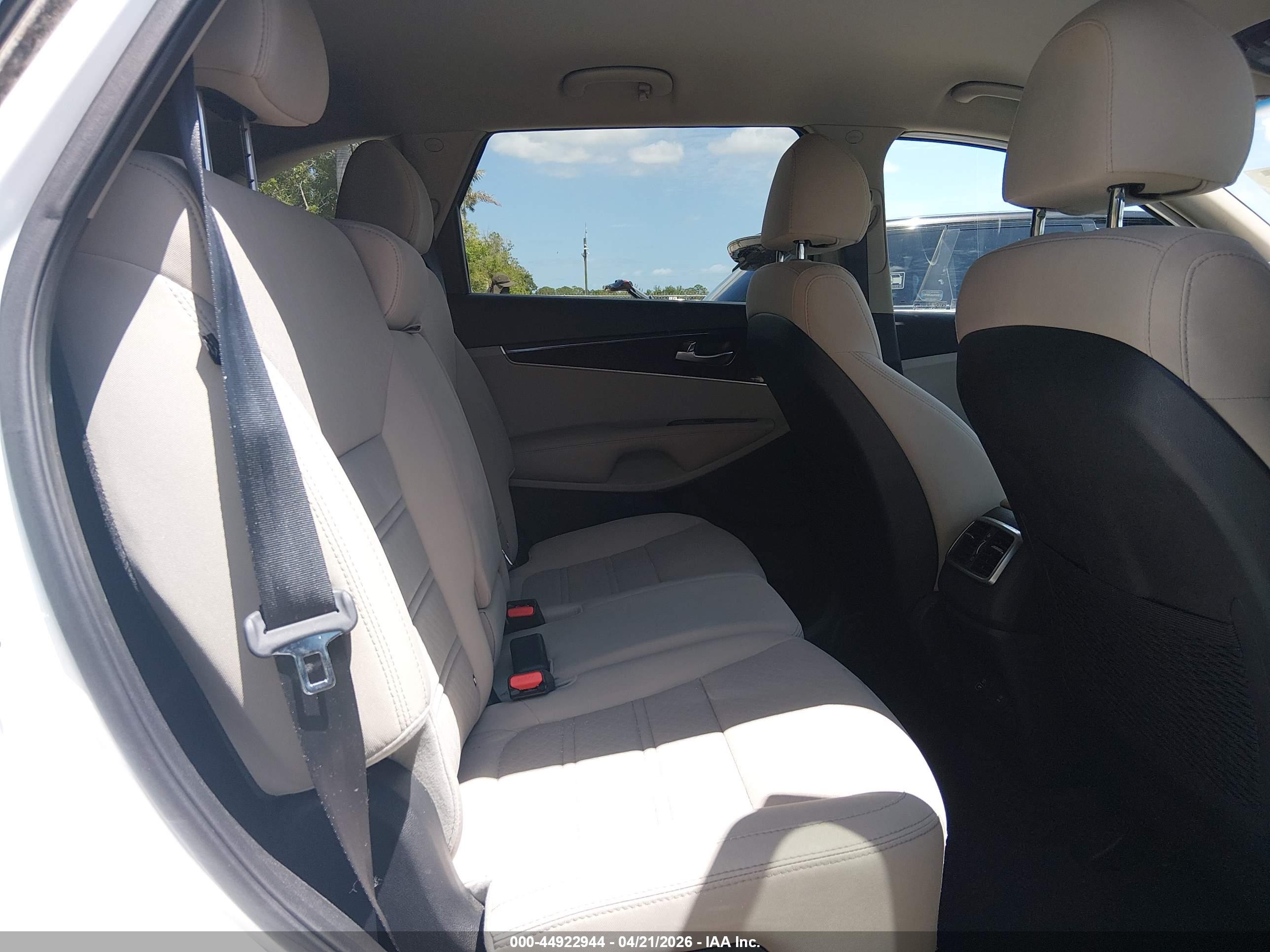 KIA SORENTO image 8