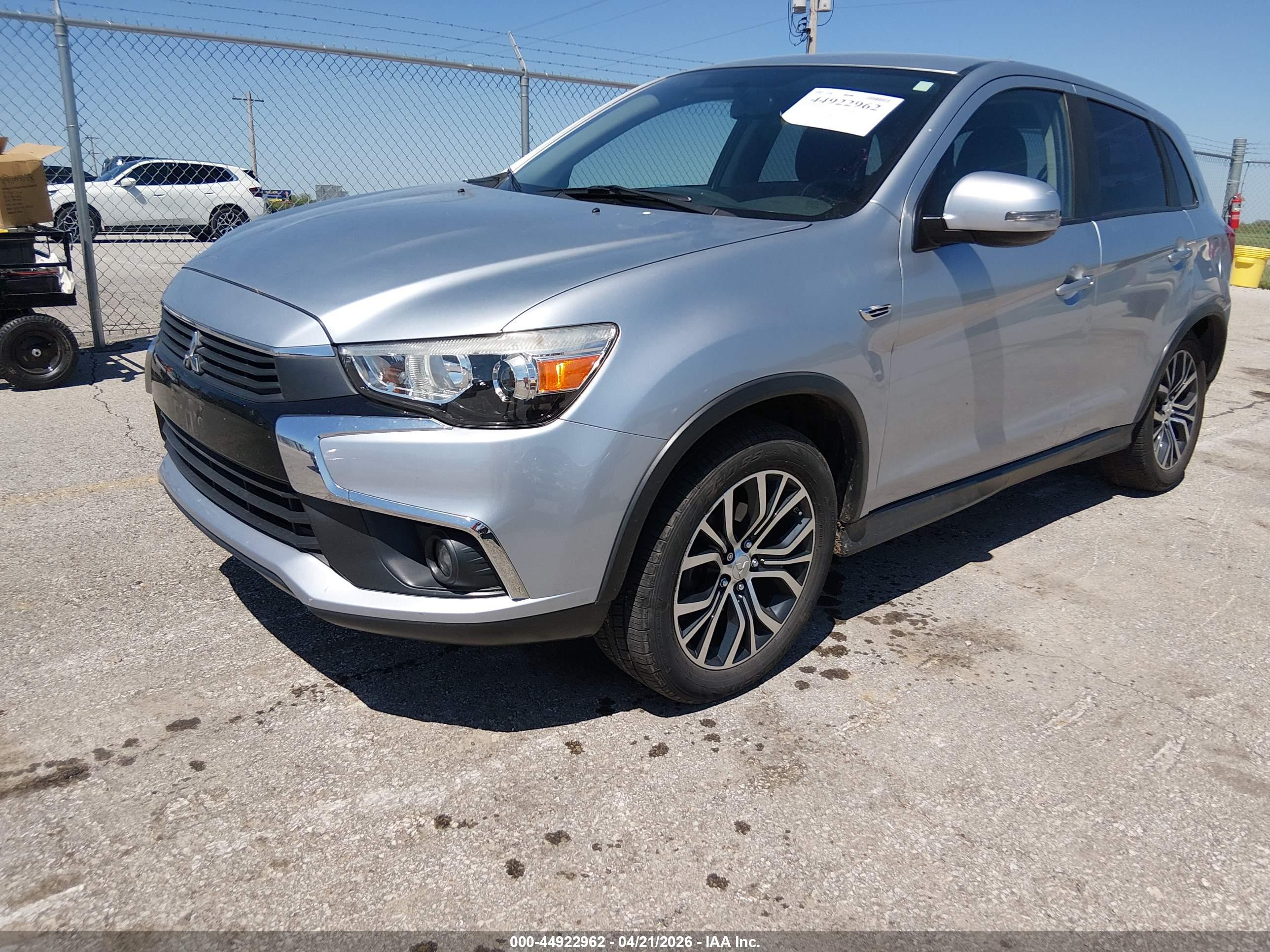 MITSUBISHI OUTLANDER image 2