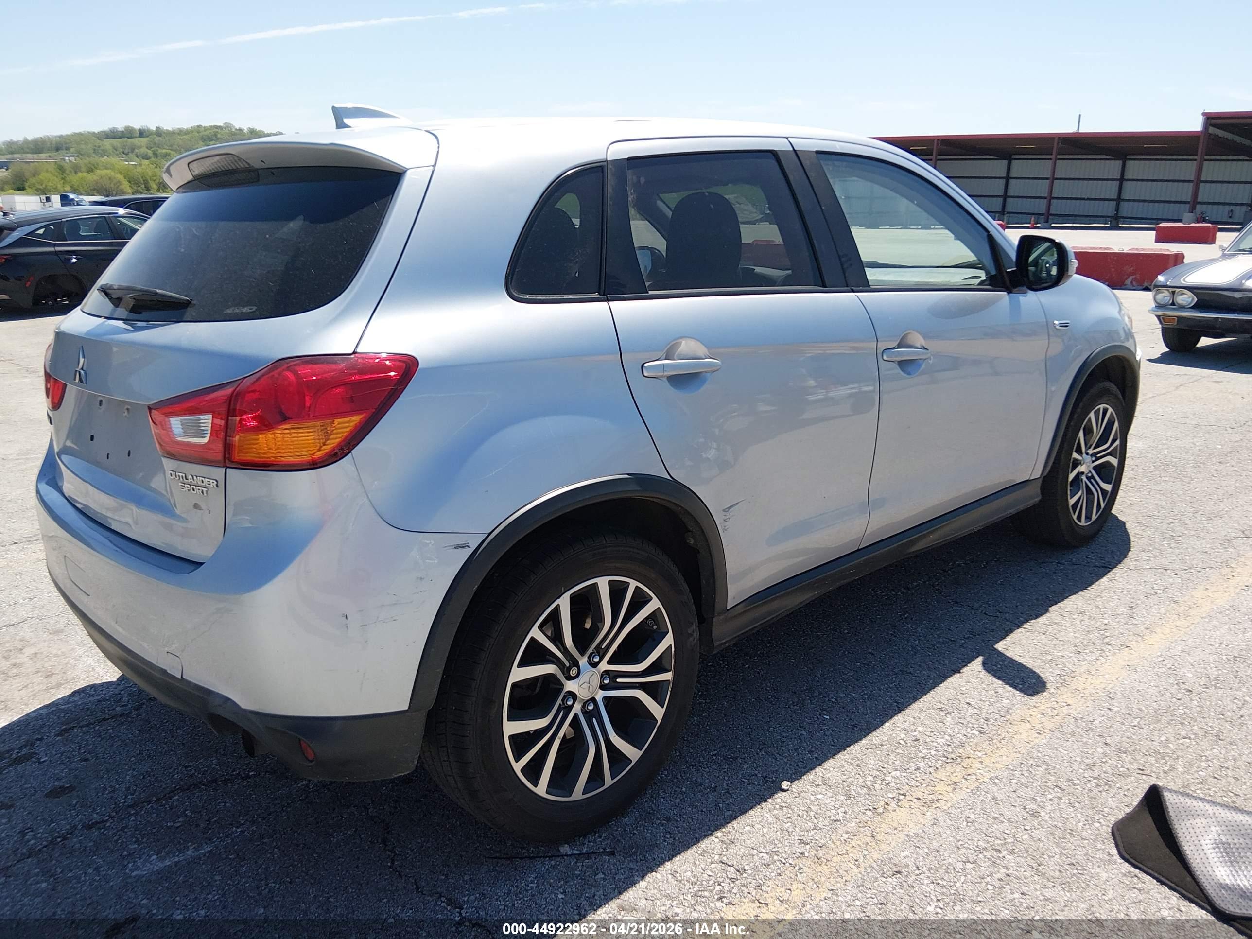 MITSUBISHI OUTLANDER image 4