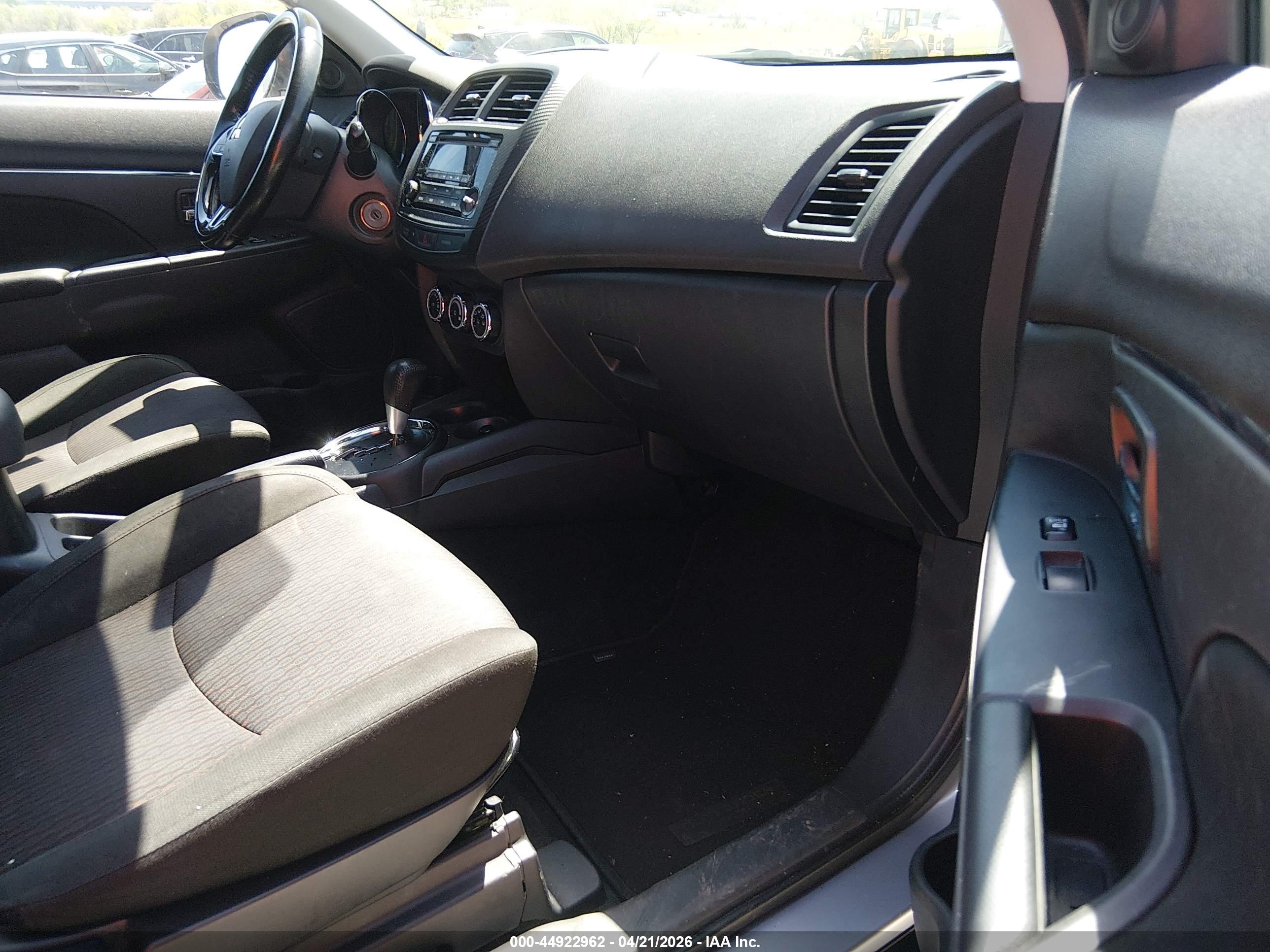 MITSUBISHI OUTLANDER image 5