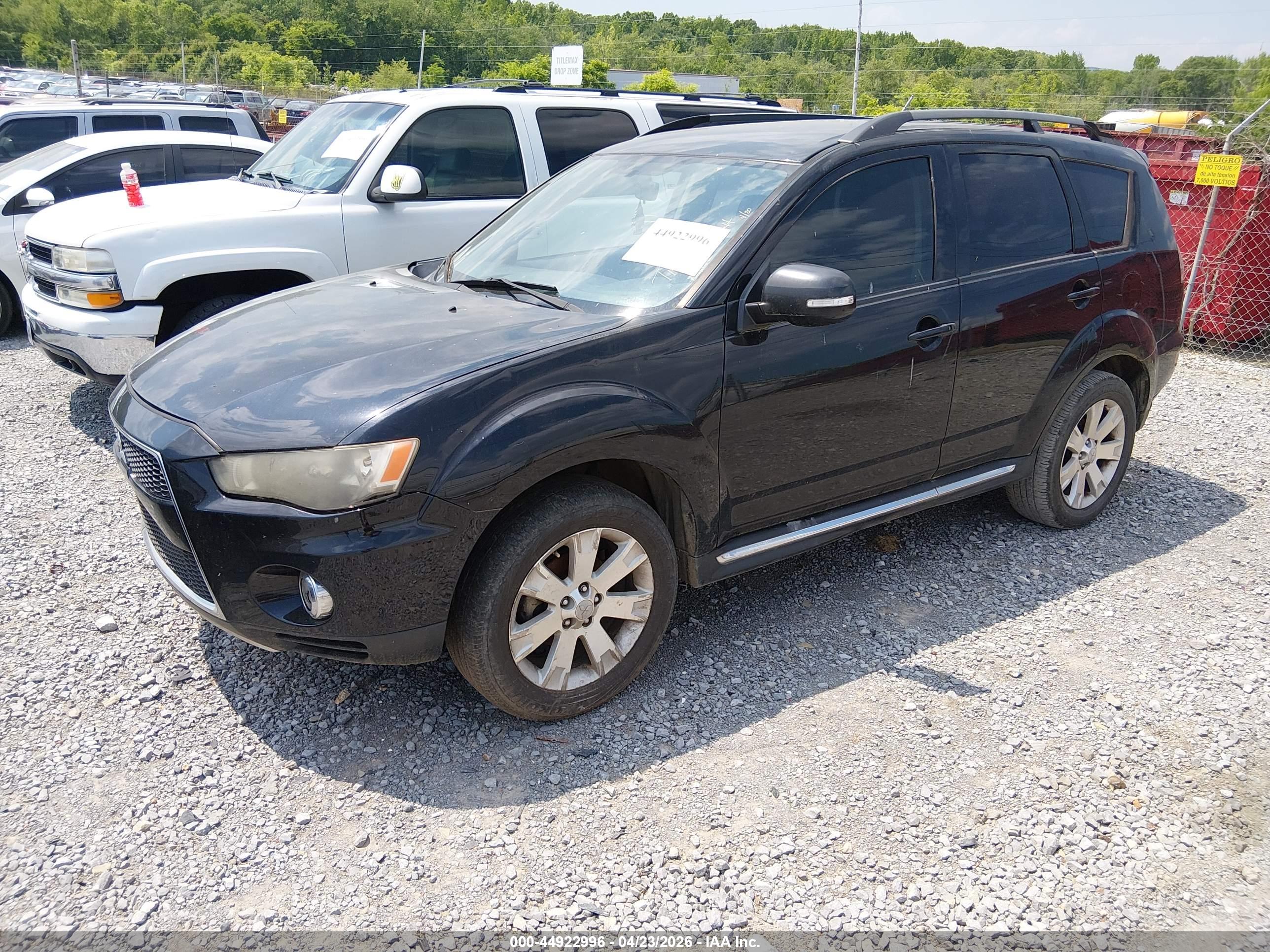 MITSUBISHI OUTLANDER image 2