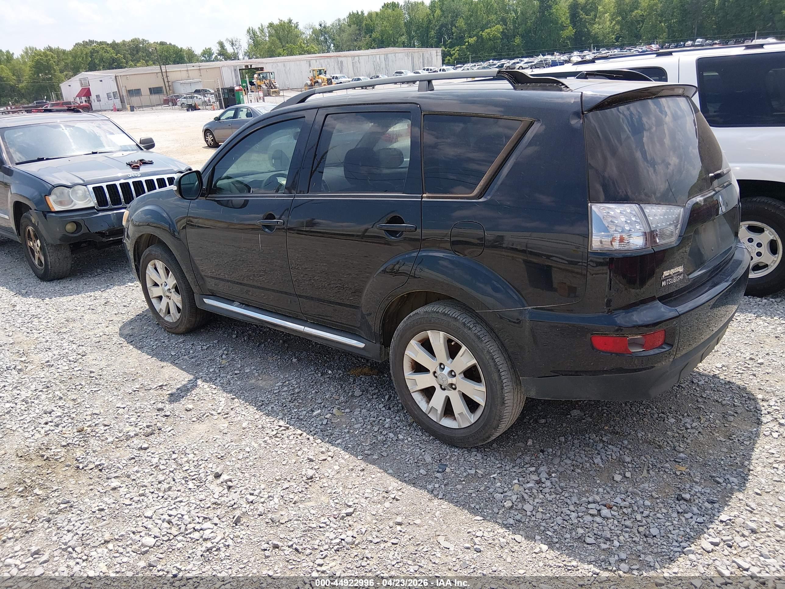 MITSUBISHI OUTLANDER image 3