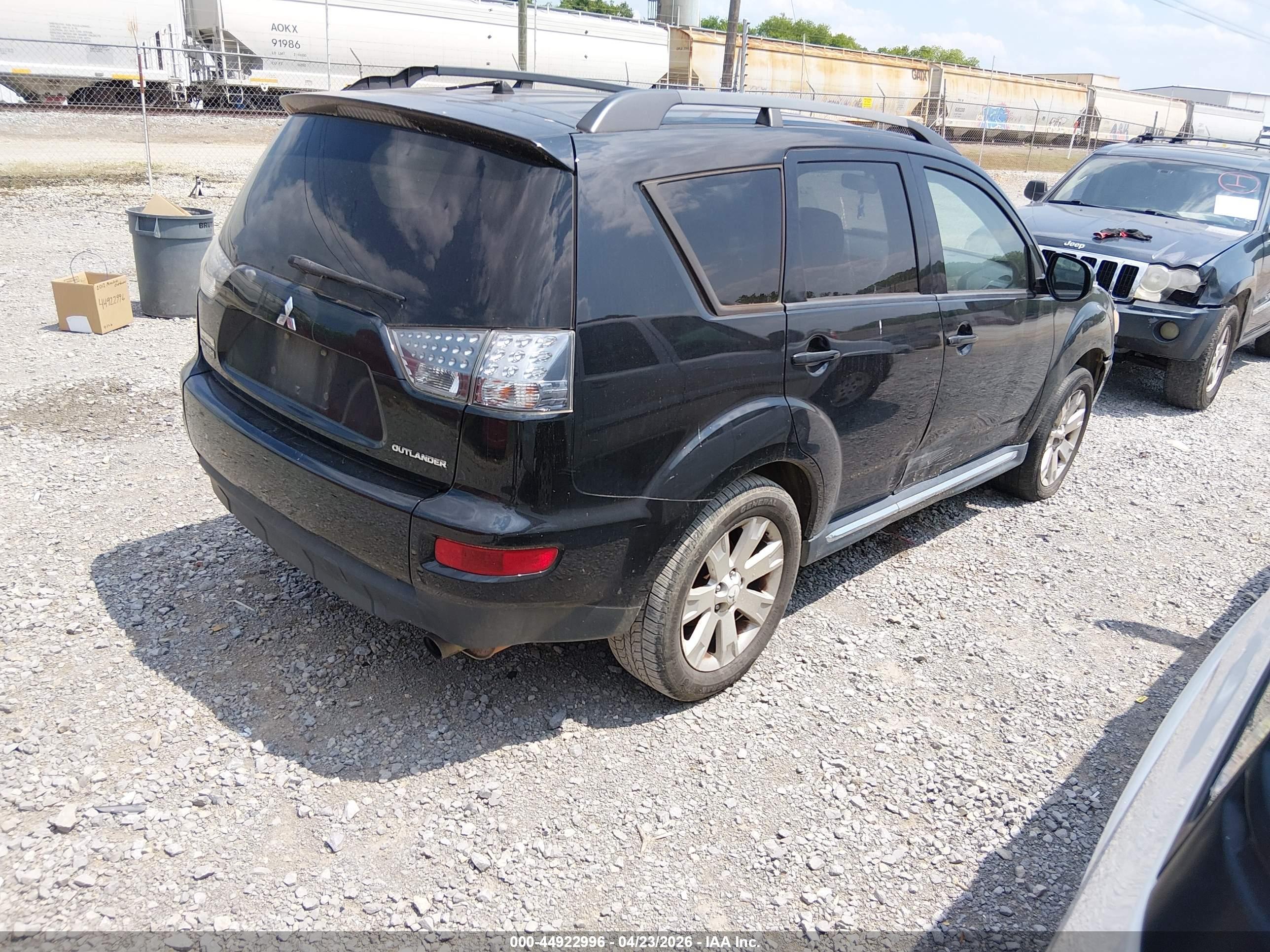 MITSUBISHI OUTLANDER image 4