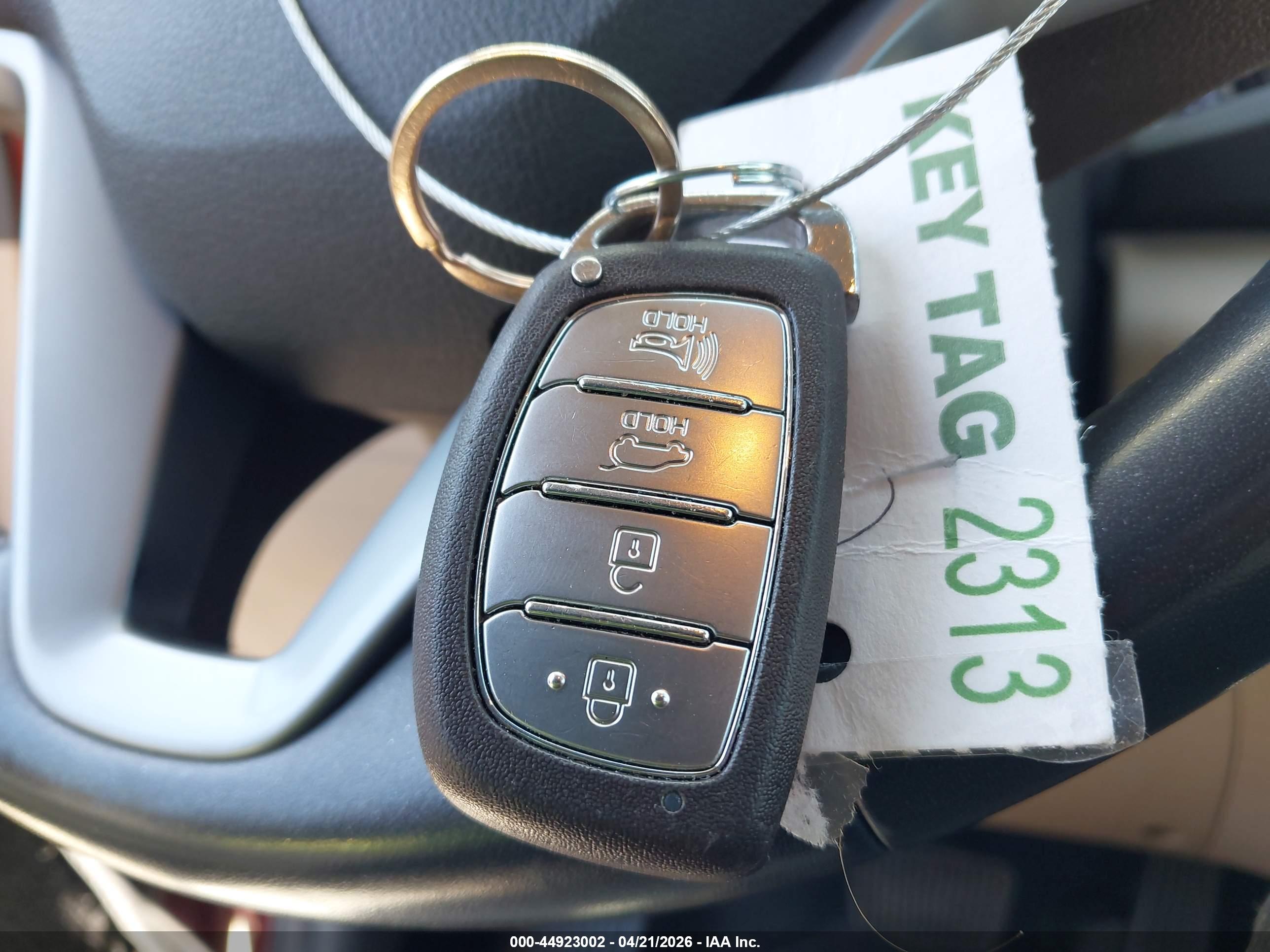 HYUNDAI TUCSON image 11