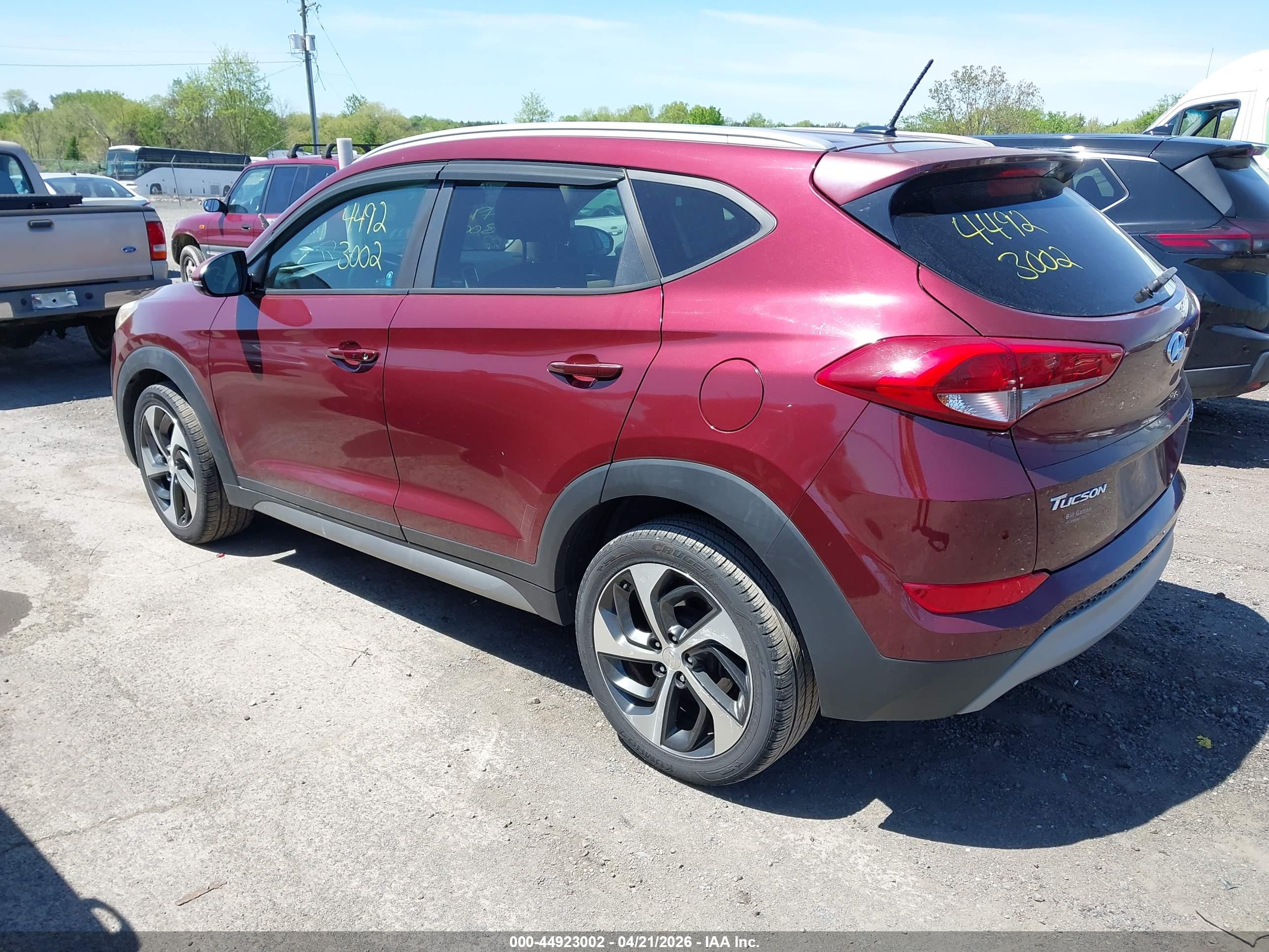 HYUNDAI TUCSON image 3