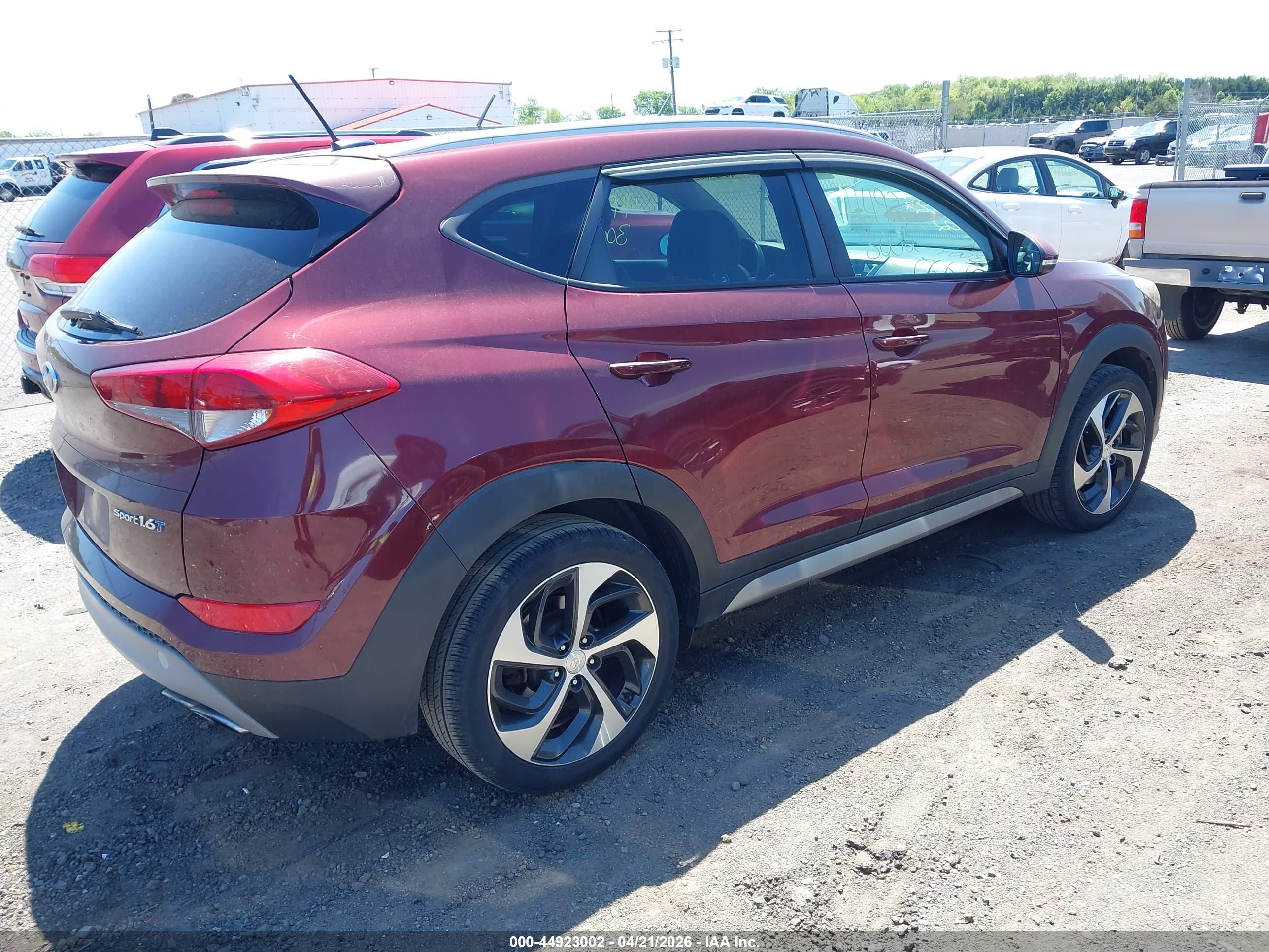 HYUNDAI TUCSON image 4