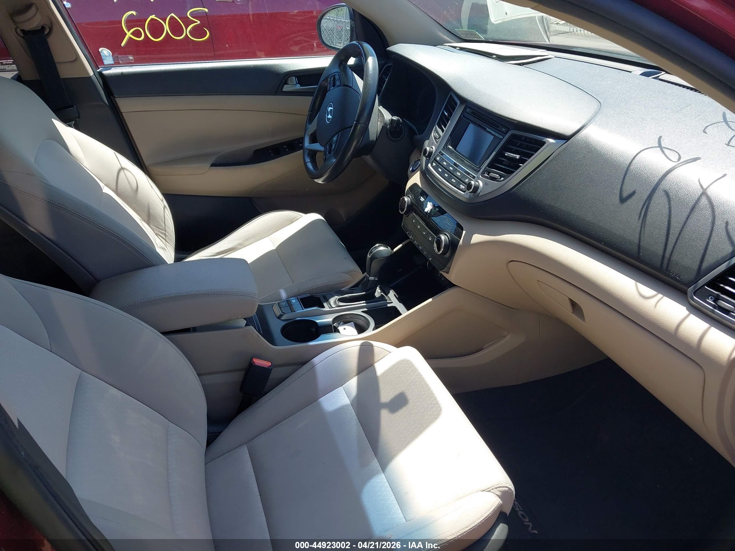 HYUNDAI TUCSON image 5