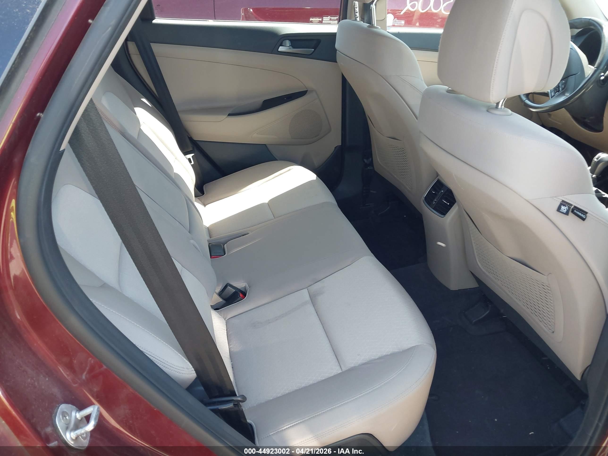 HYUNDAI TUCSON image 8