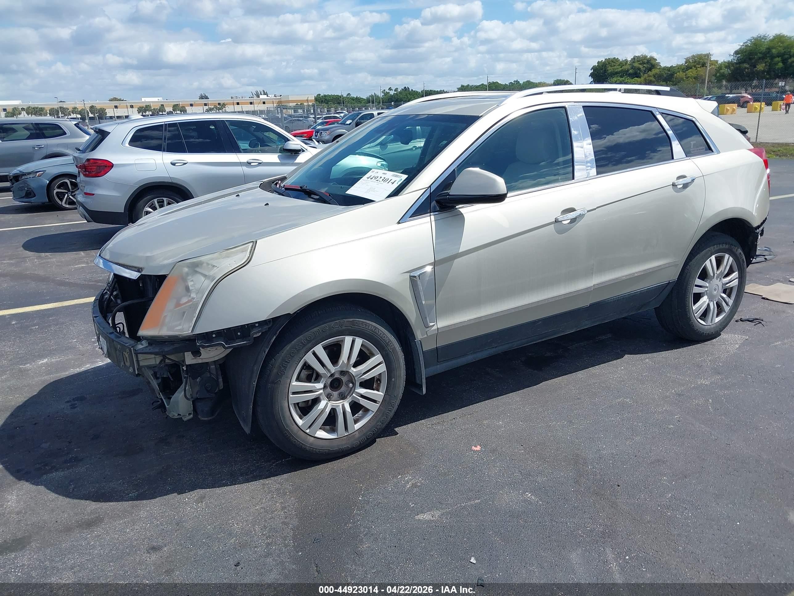 CADILLAC SRX image 2