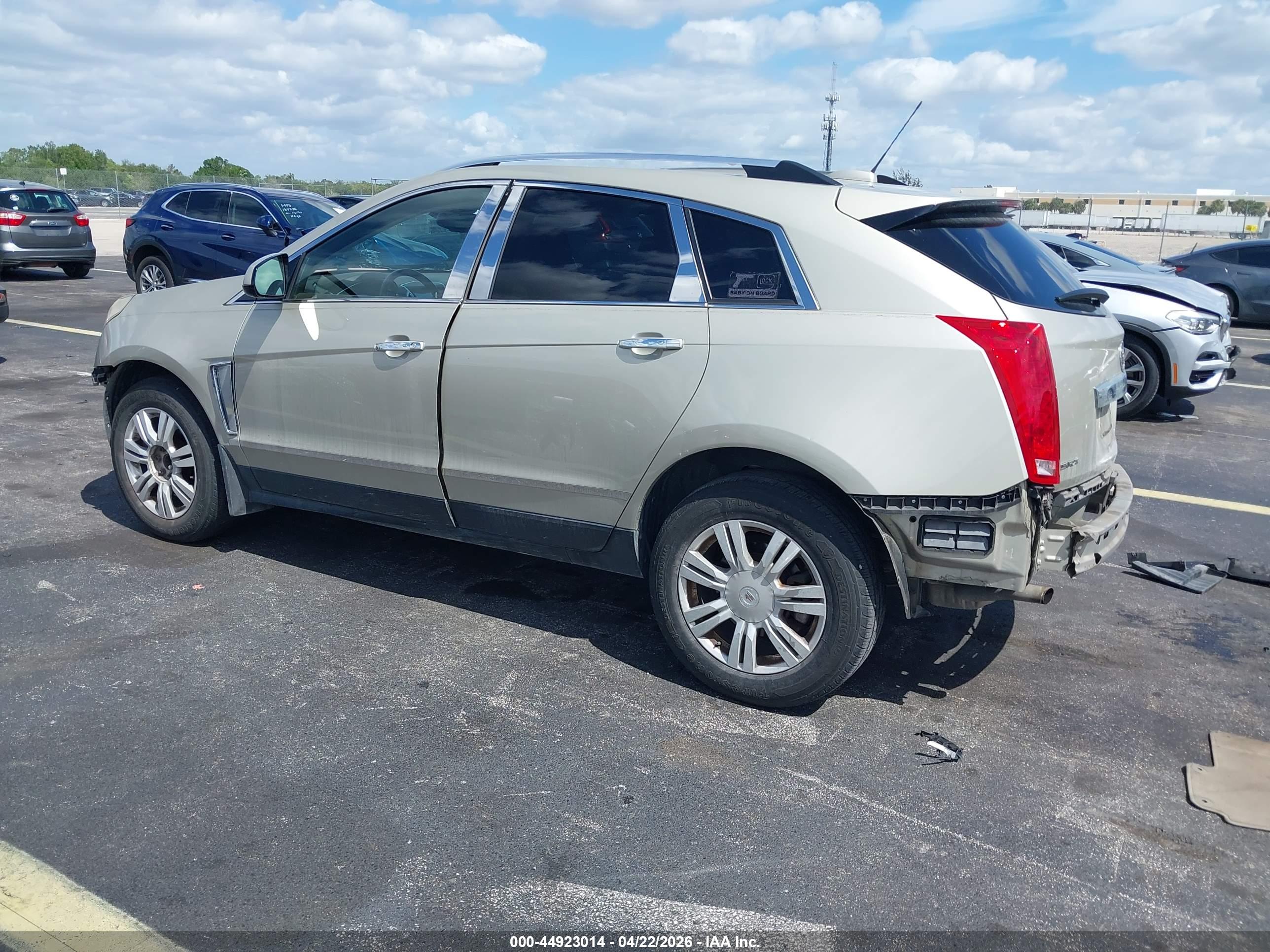 CADILLAC SRX image 3