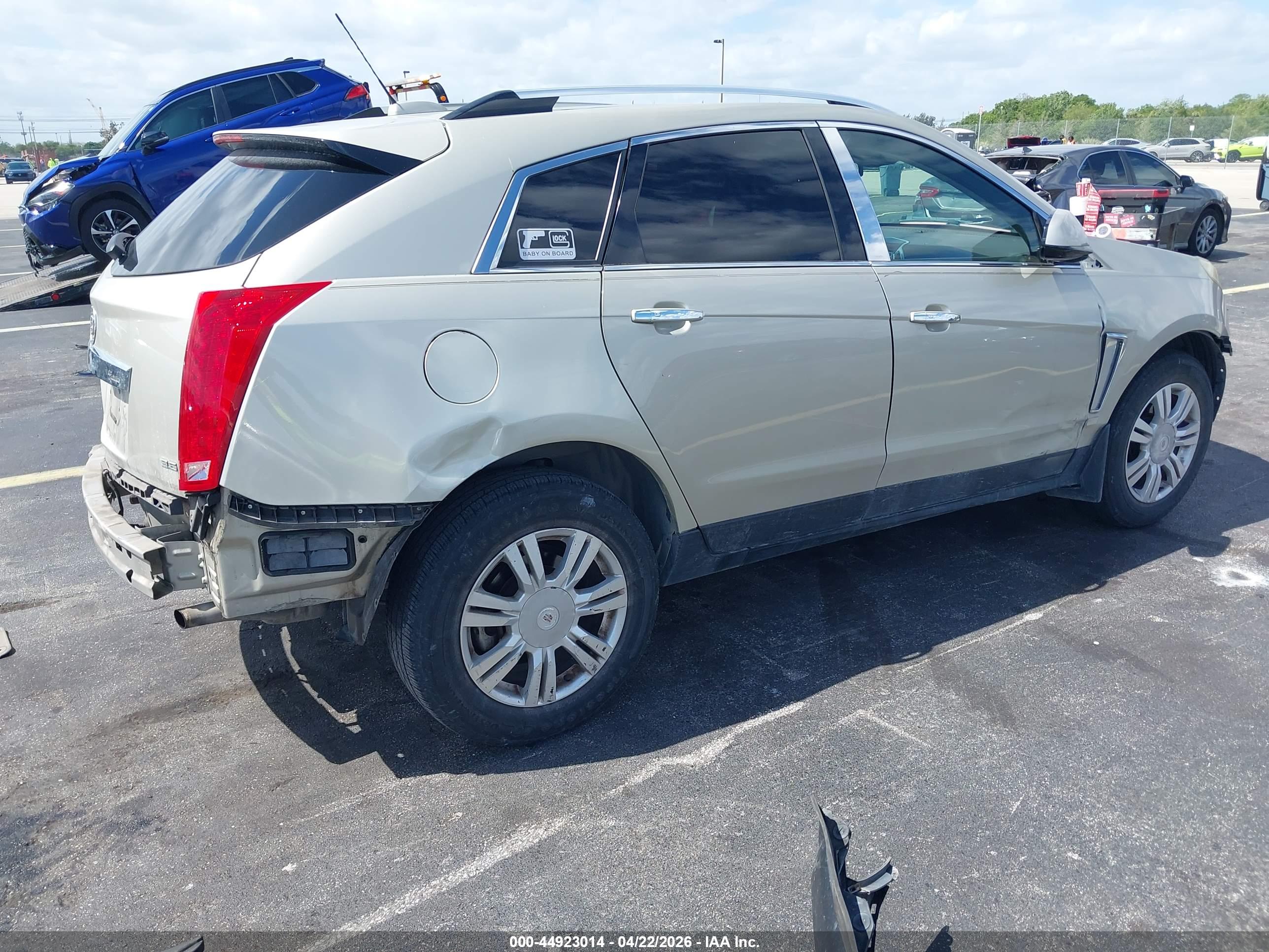 CADILLAC SRX image 4