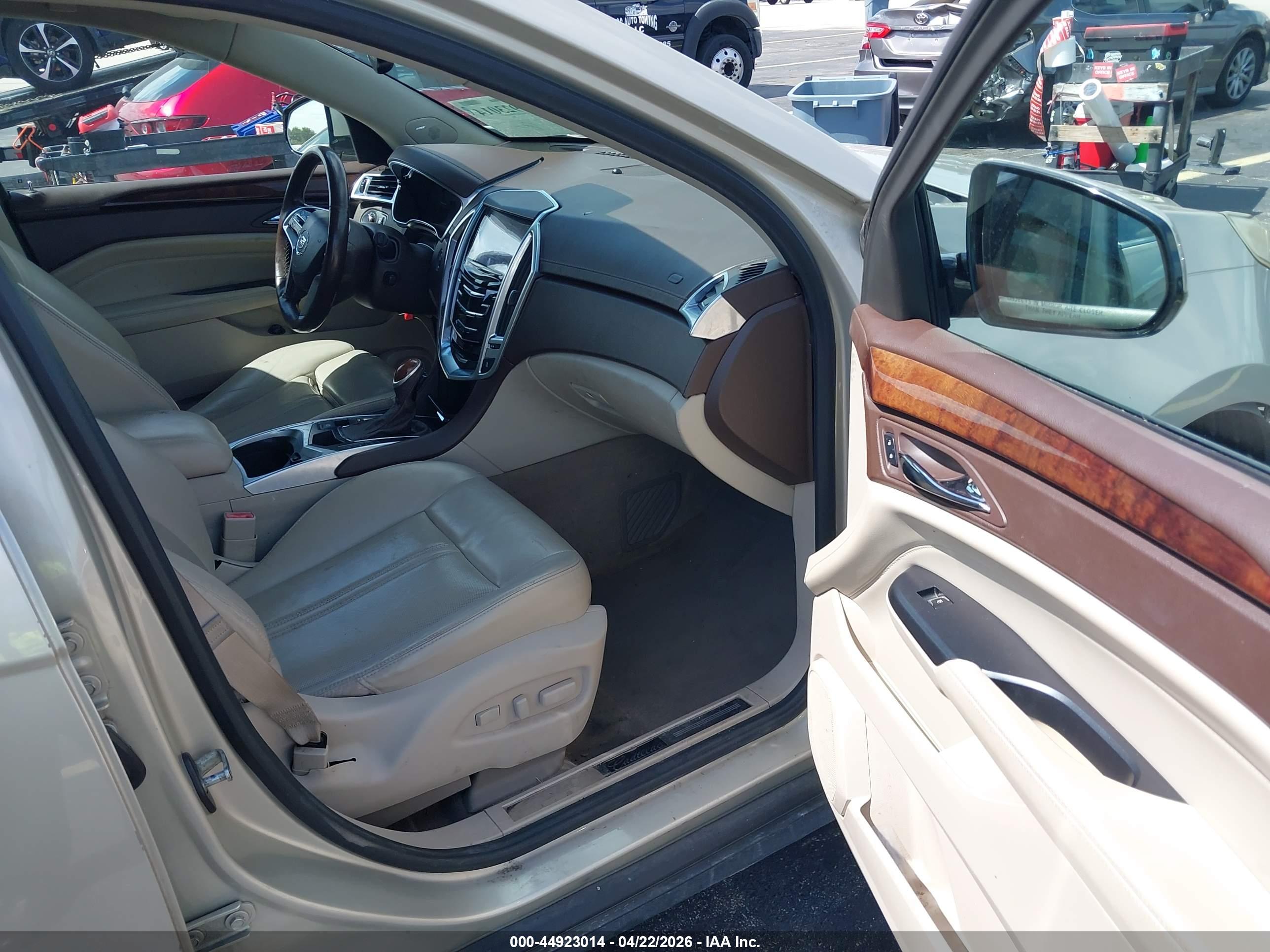 CADILLAC SRX image 5