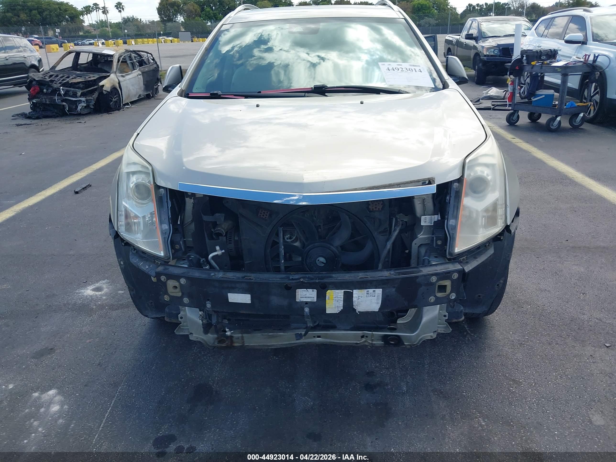 CADILLAC SRX image 6