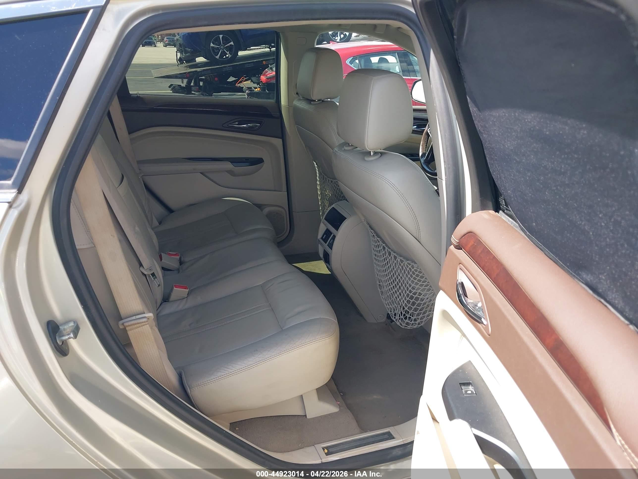 CADILLAC SRX image 8