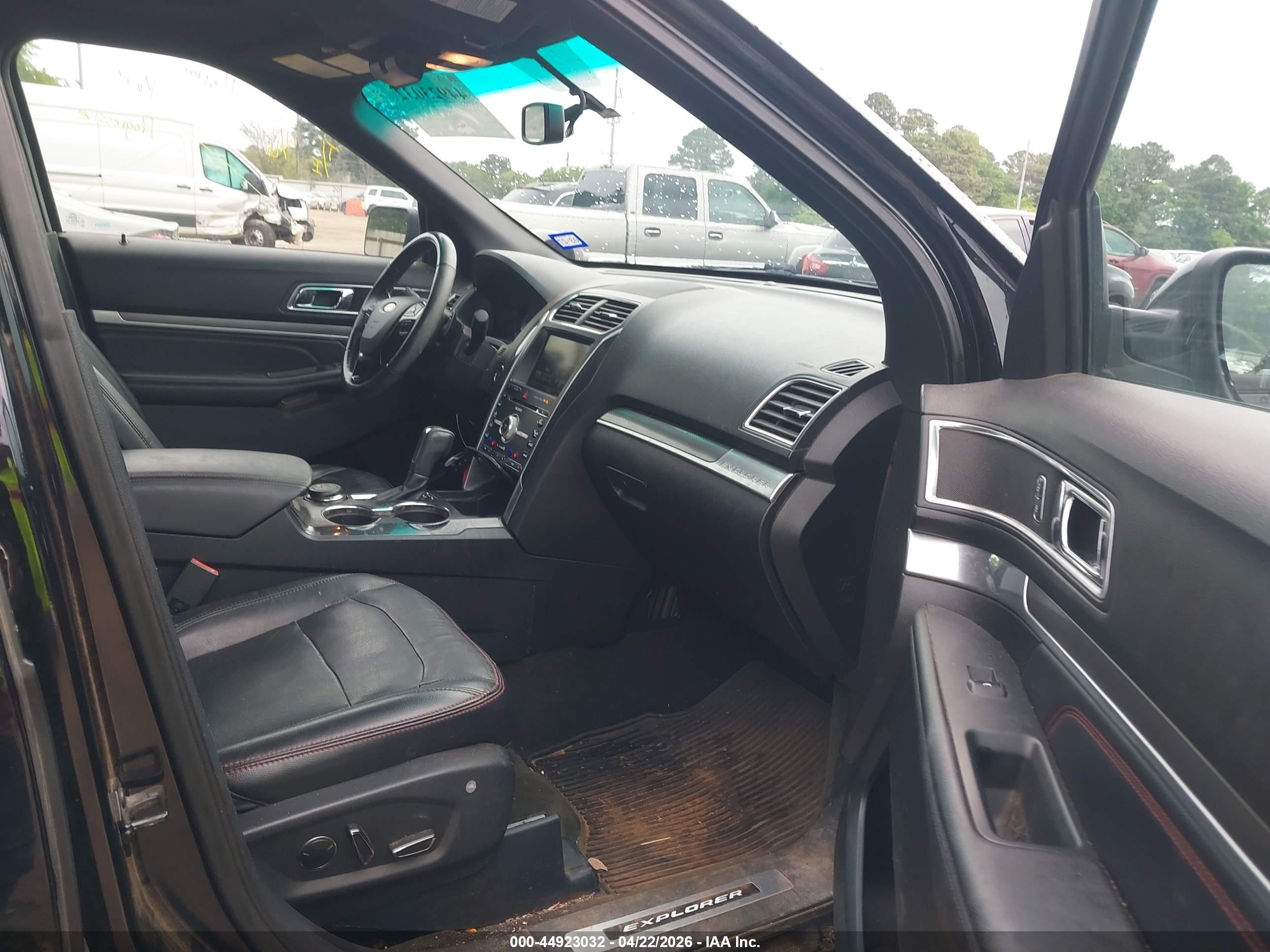 FORD EXPLORER image 5