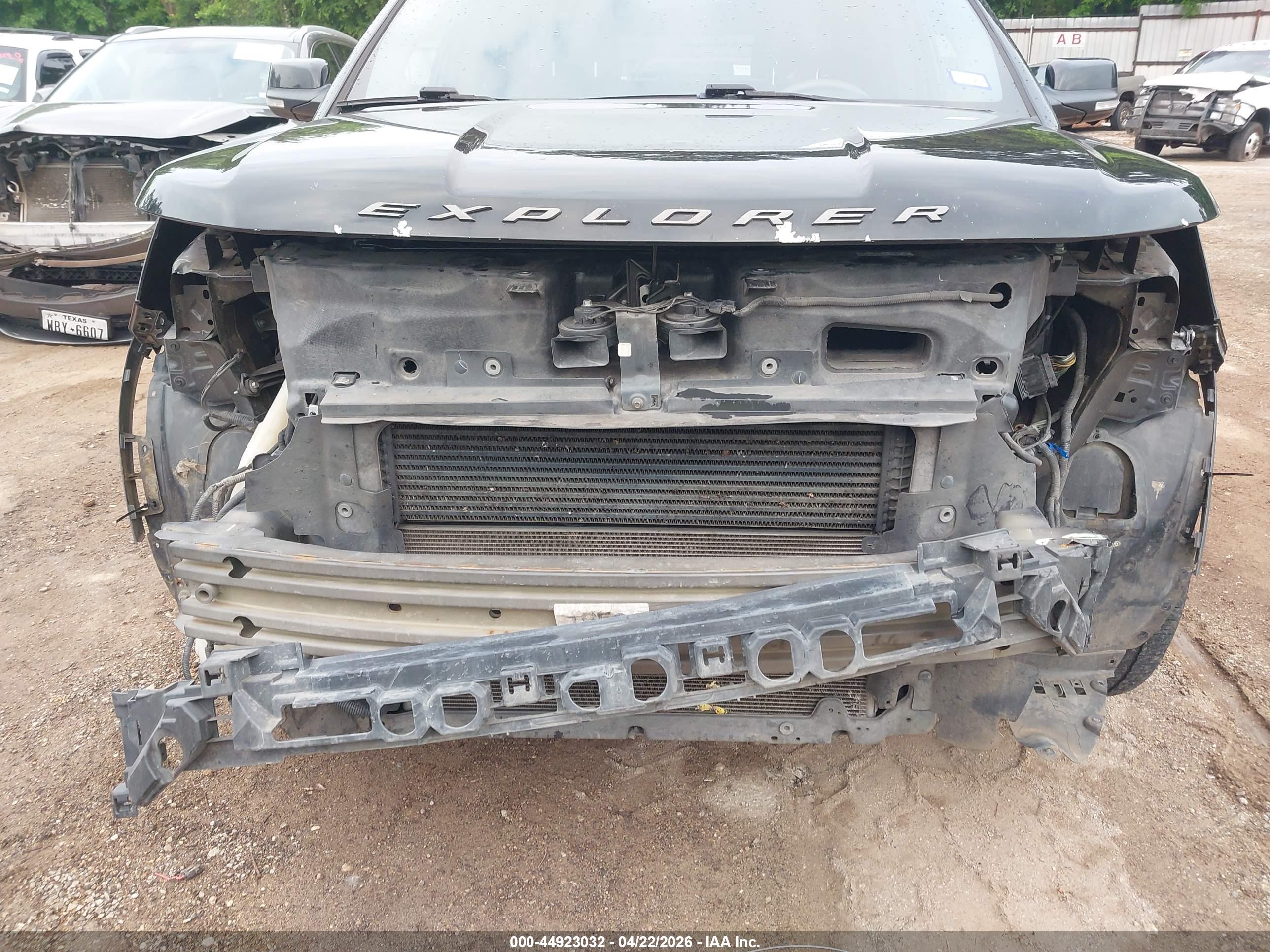 FORD EXPLORER image 6