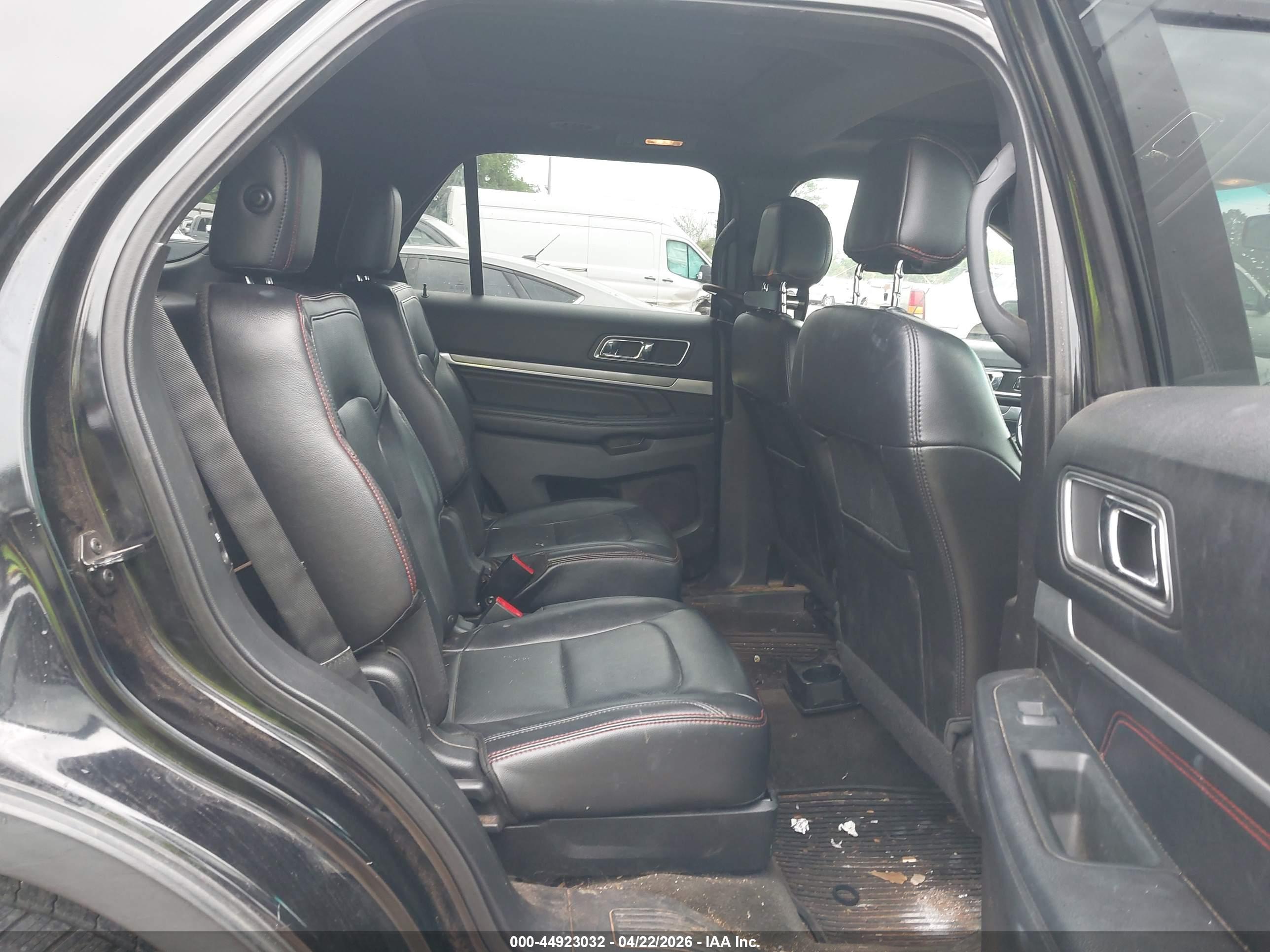 FORD EXPLORER image 8