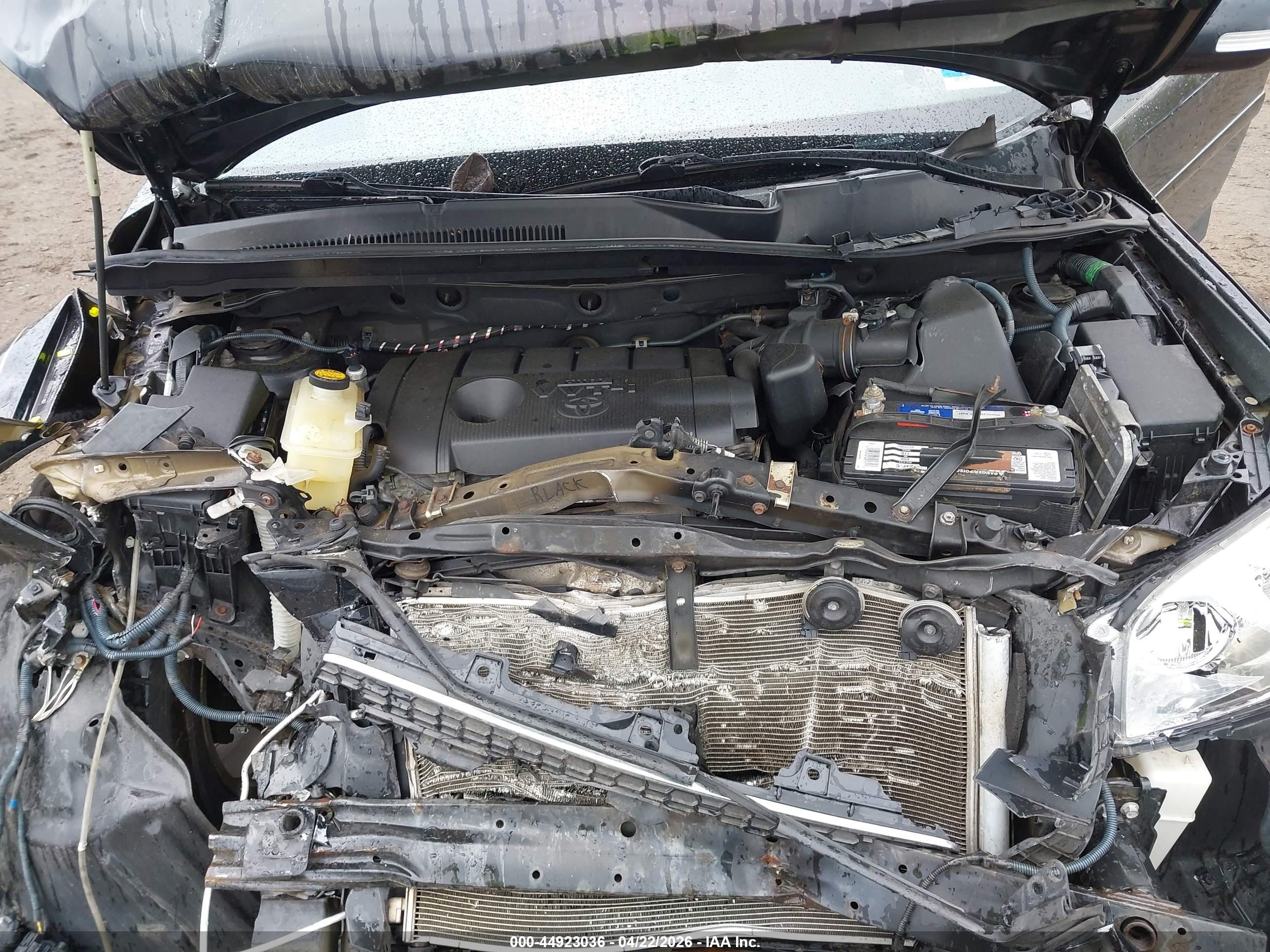 TOYOTA RAV4 image 10