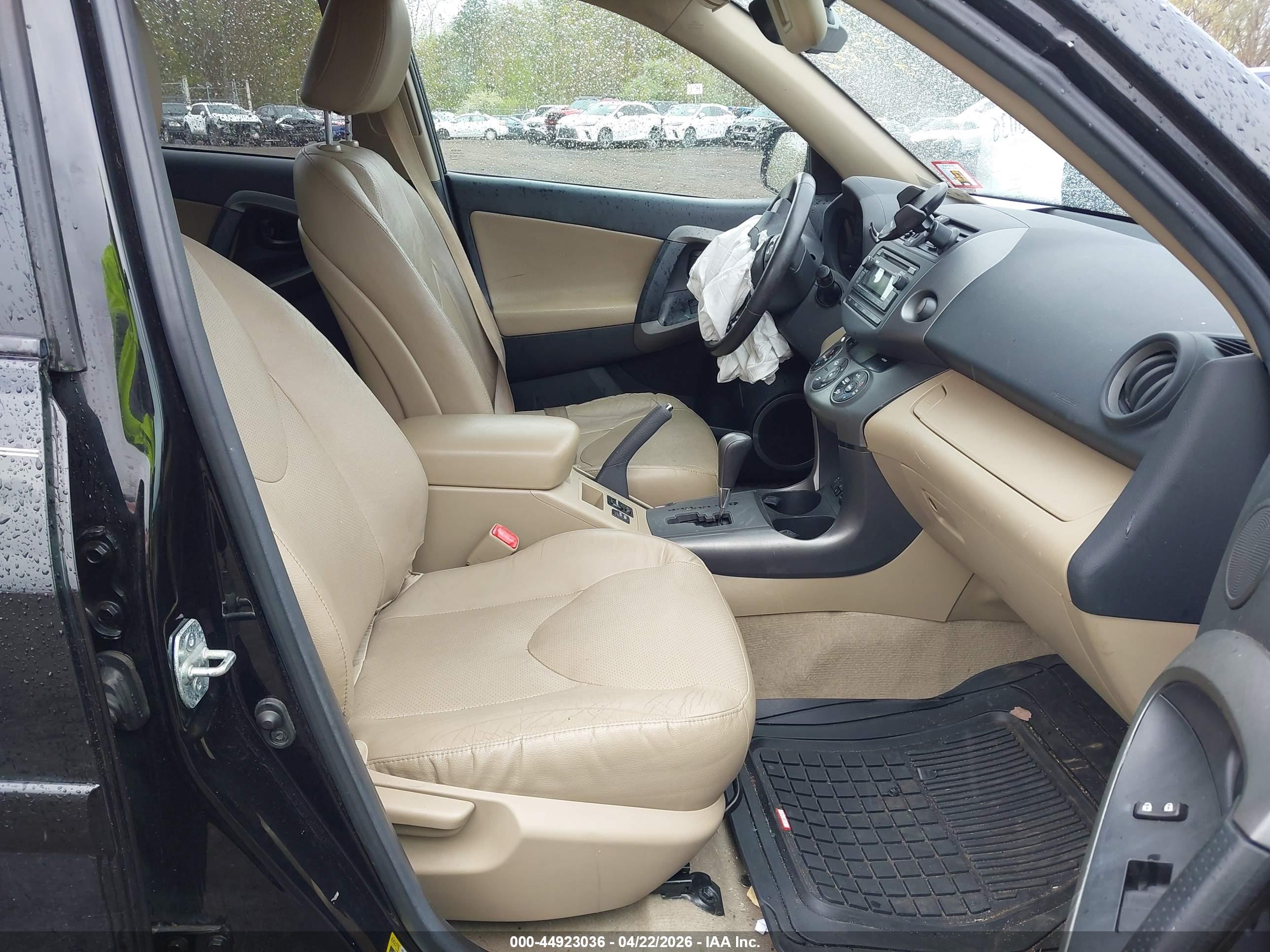 TOYOTA RAV4 image 5