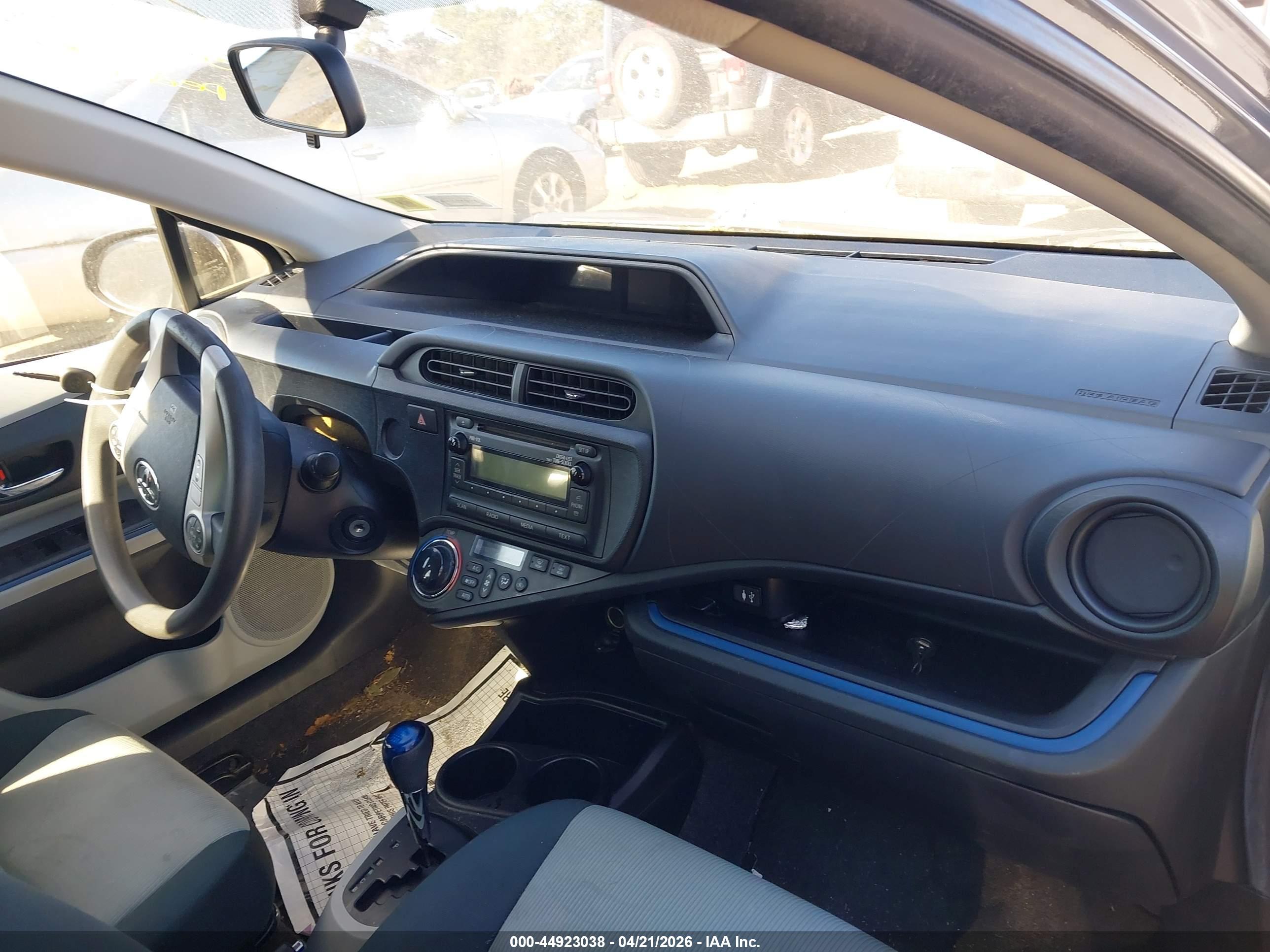 TOYOTA PRIUS image 5