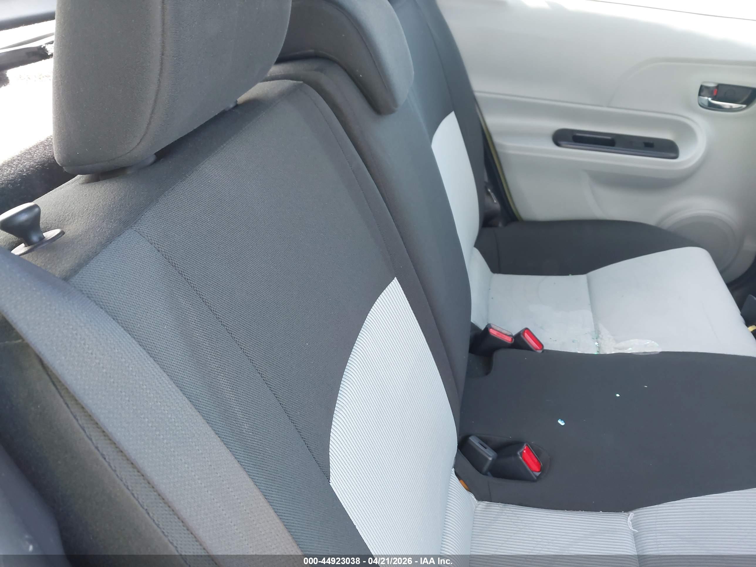 TOYOTA PRIUS image 8