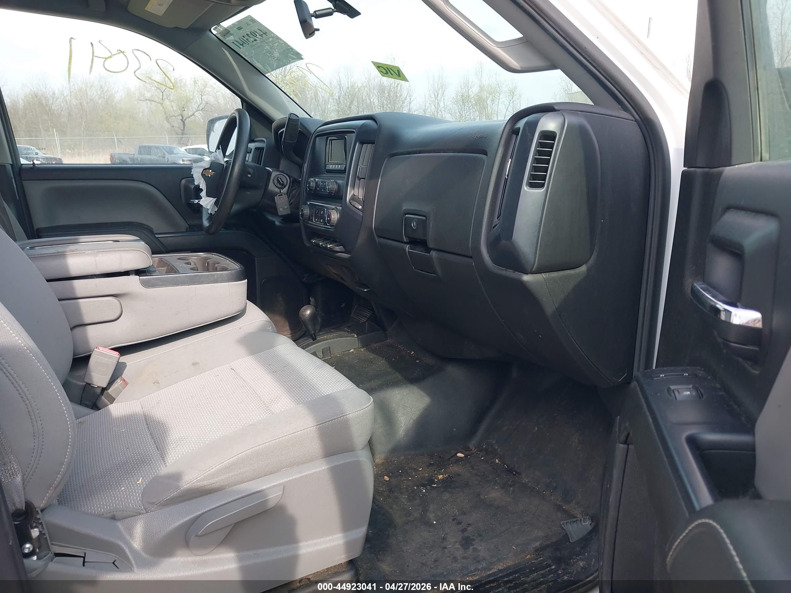 CHEVROLET SILVERADO image 5
