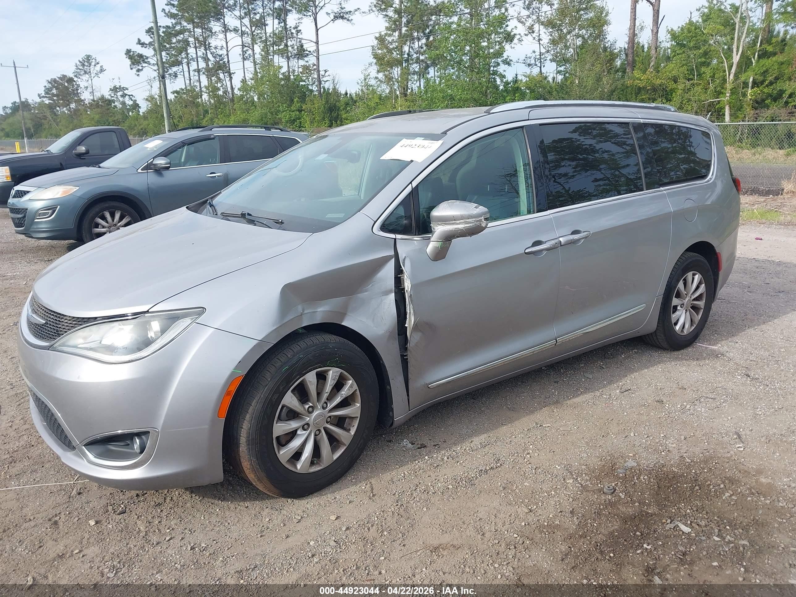 CHRYSLER PACIFICA image 2