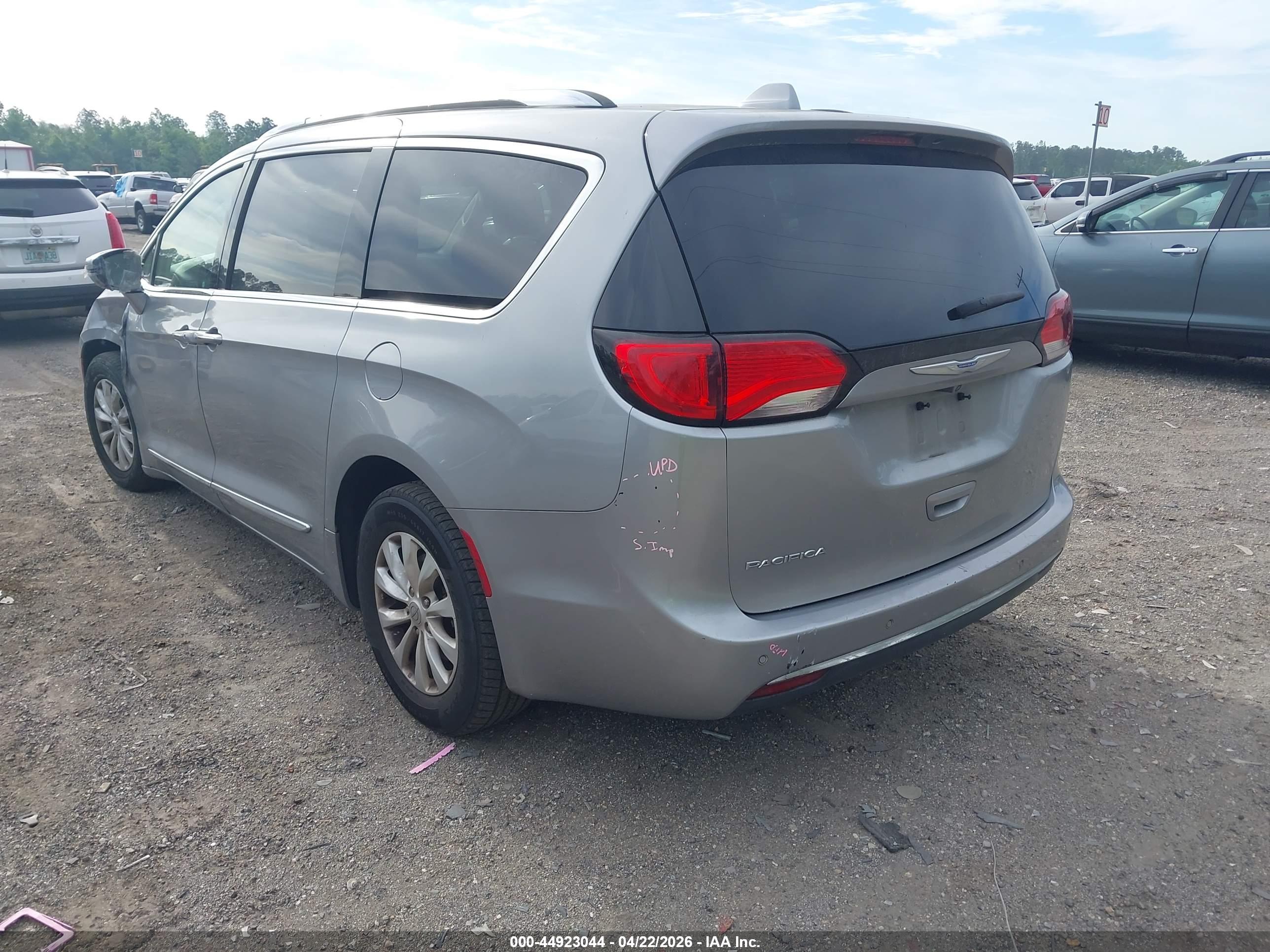 CHRYSLER PACIFICA image 3