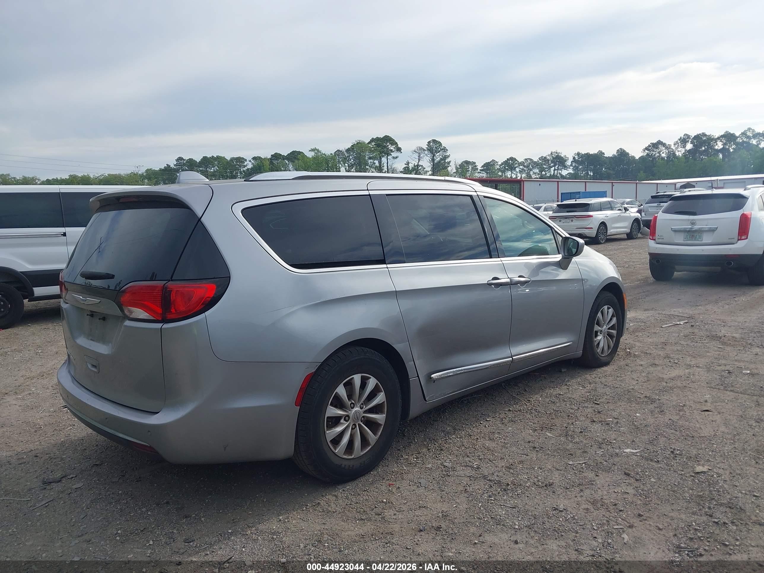 CHRYSLER PACIFICA image 4